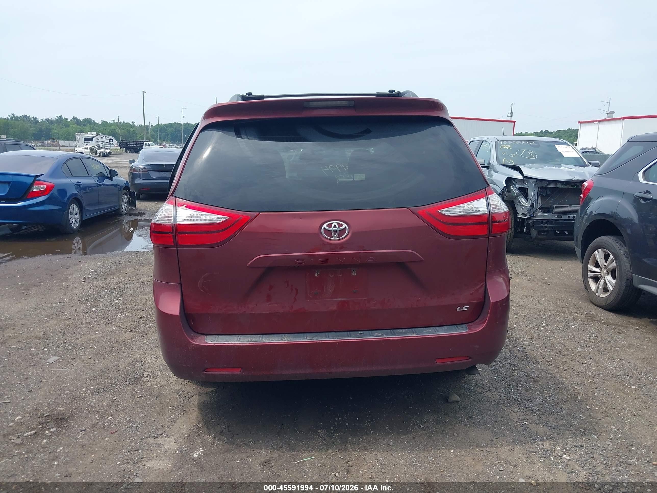 2015 Toyota Sienna Le 8 Passenger Burgundy vin: 5TDKK3DC7FS689615