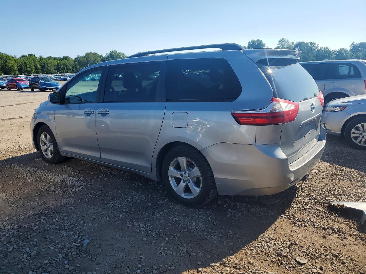 2015 Toyota Sienna Le Silver vin: 5TDKK3DC7FS689730