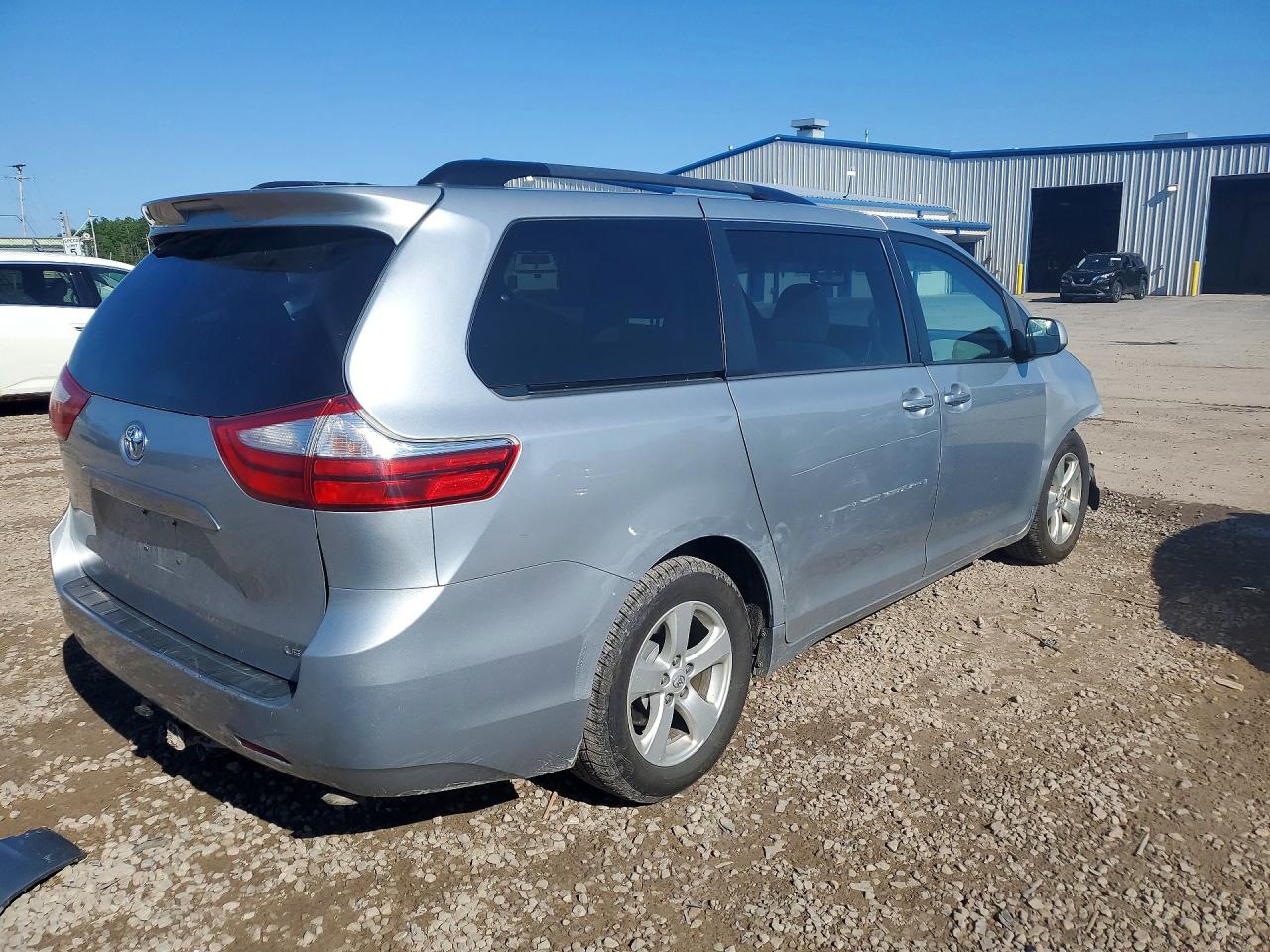 2015 Toyota Sienna Le Silver vin: 5TDKK3DC7FS689730