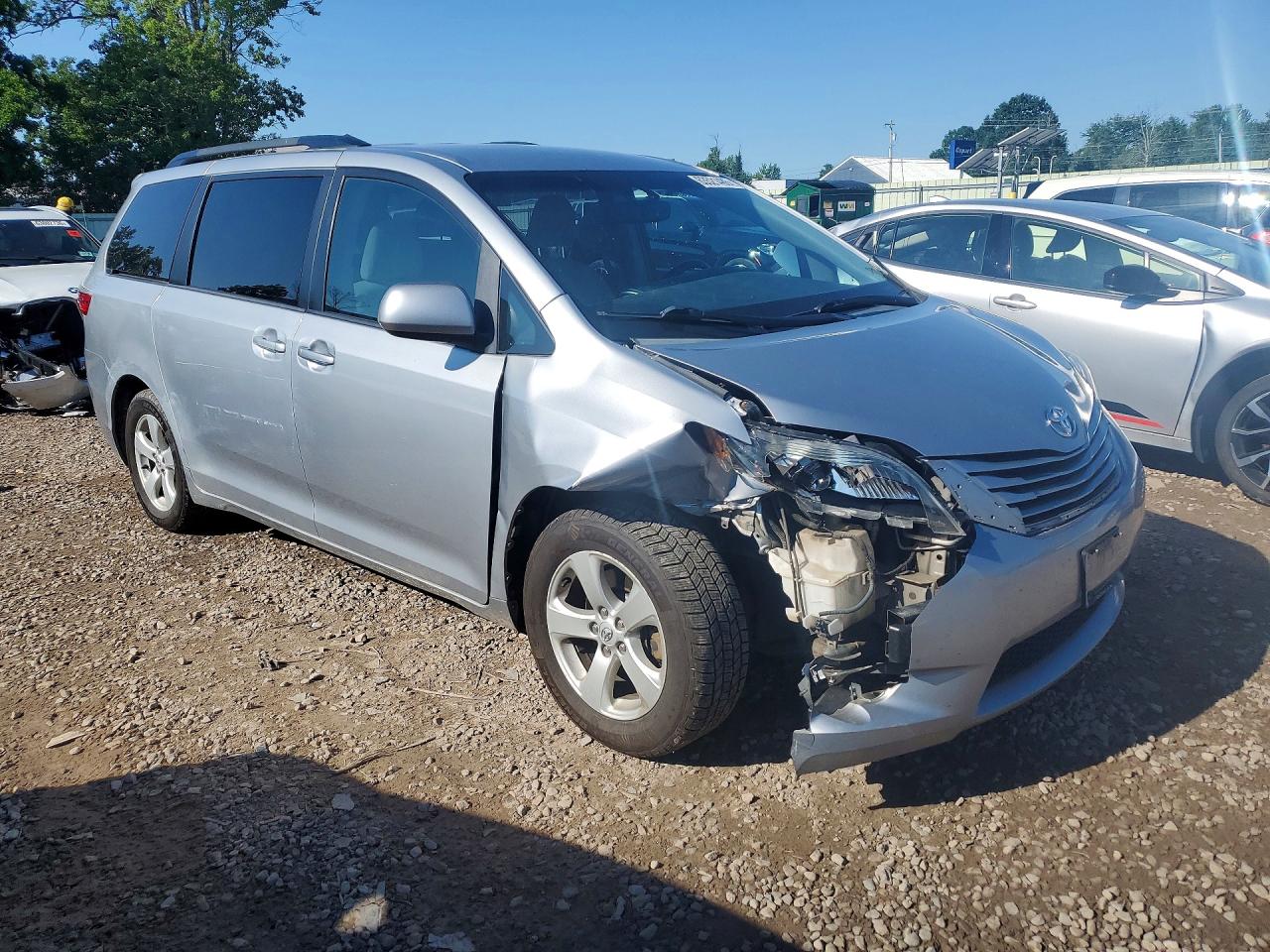 2015 Toyota Sienna Le Silver vin: 5TDKK3DC7FS689730
