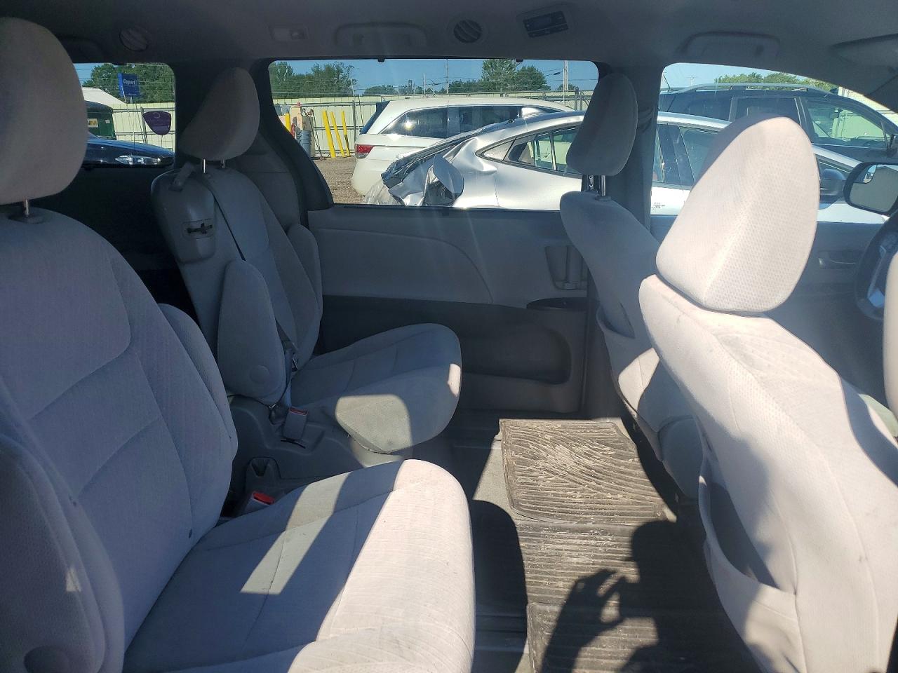 2015 Toyota Sienna Le Silver vin: 5TDKK3DC7FS689730
