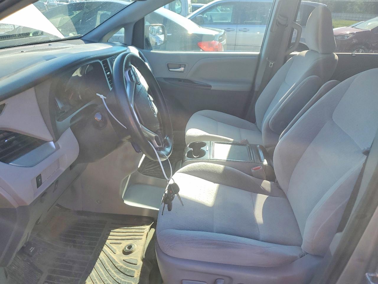 2015 Toyota Sienna Le Silver vin: 5TDKK3DC7FS689730