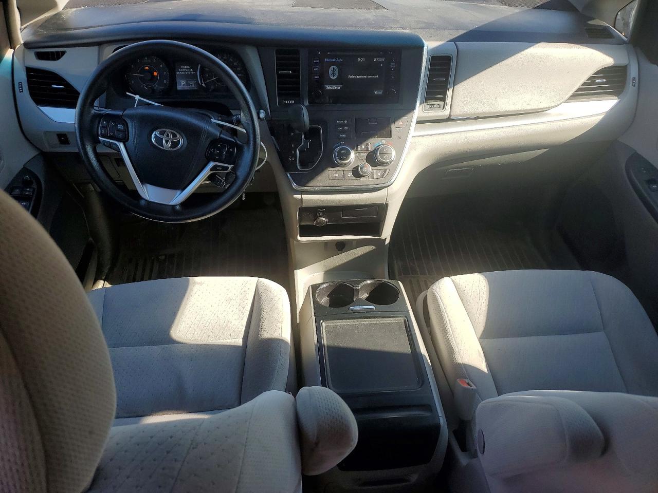 2015 Toyota Sienna Le Silver vin: 5TDKK3DC7FS689730