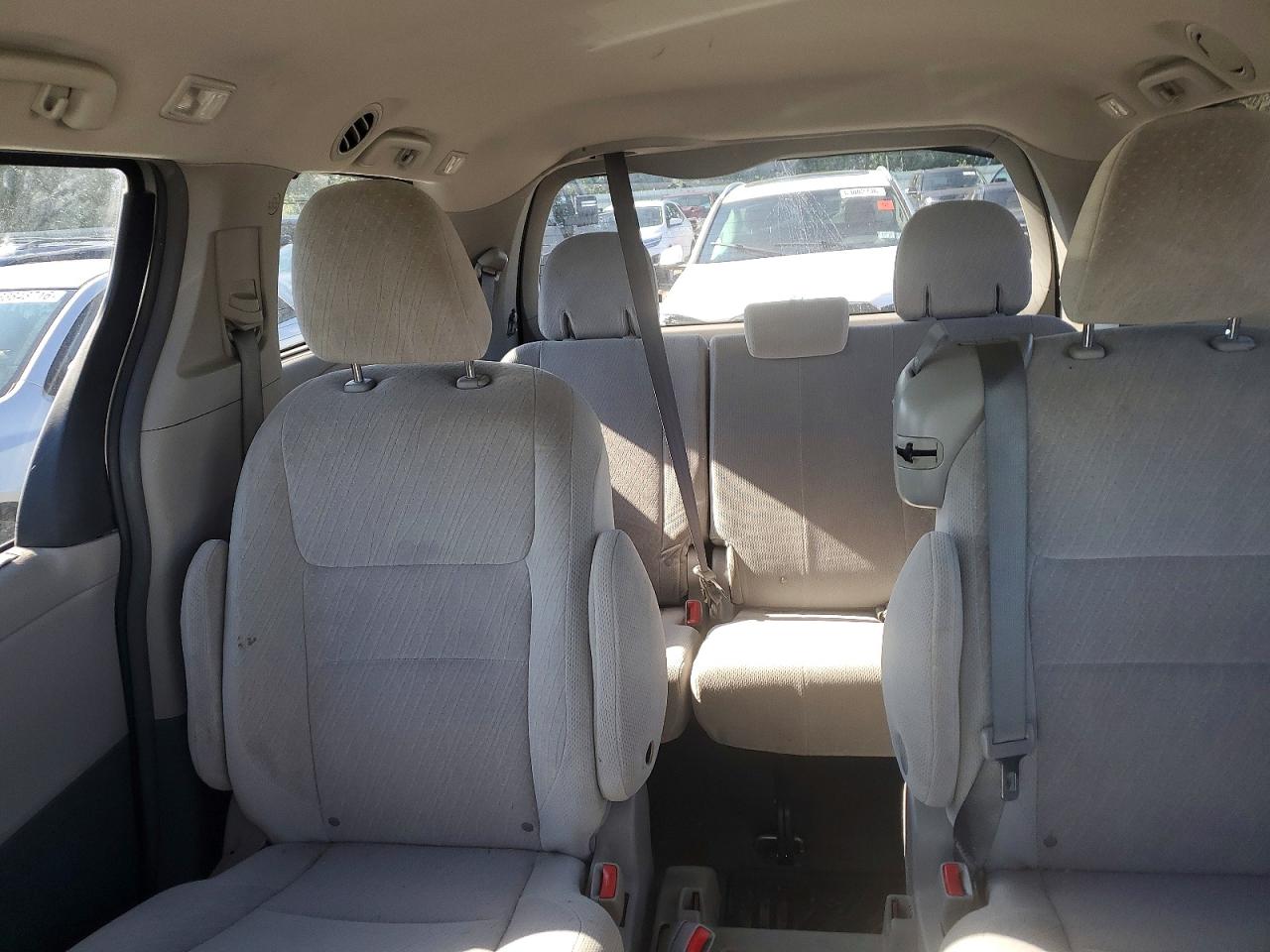 2015 Toyota Sienna Le Silver vin: 5TDKK3DC7FS689730