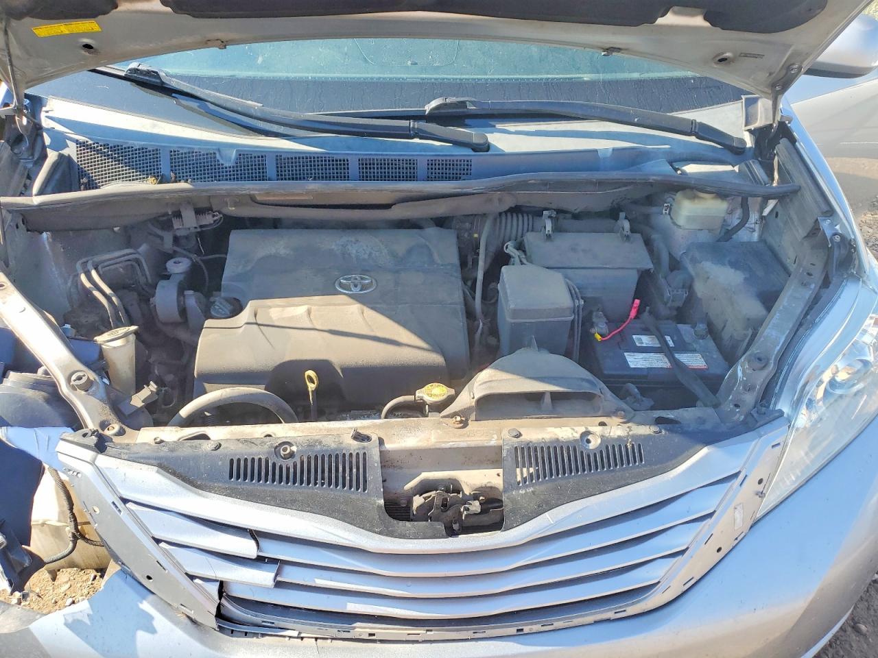 2015 Toyota Sienna Le Silver vin: 5TDKK3DC7FS689730