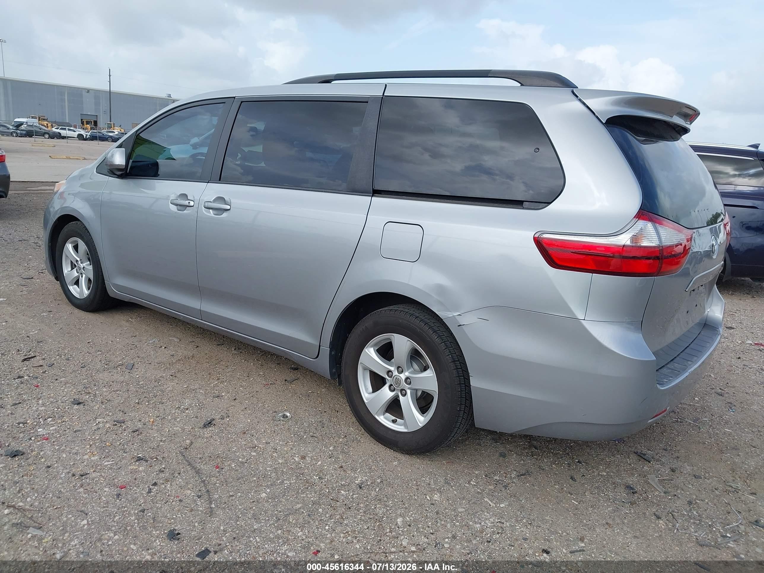 2016 Toyota Sienna Le 8 Passenger Gray vin: 5TDKK3DC7GS708553
