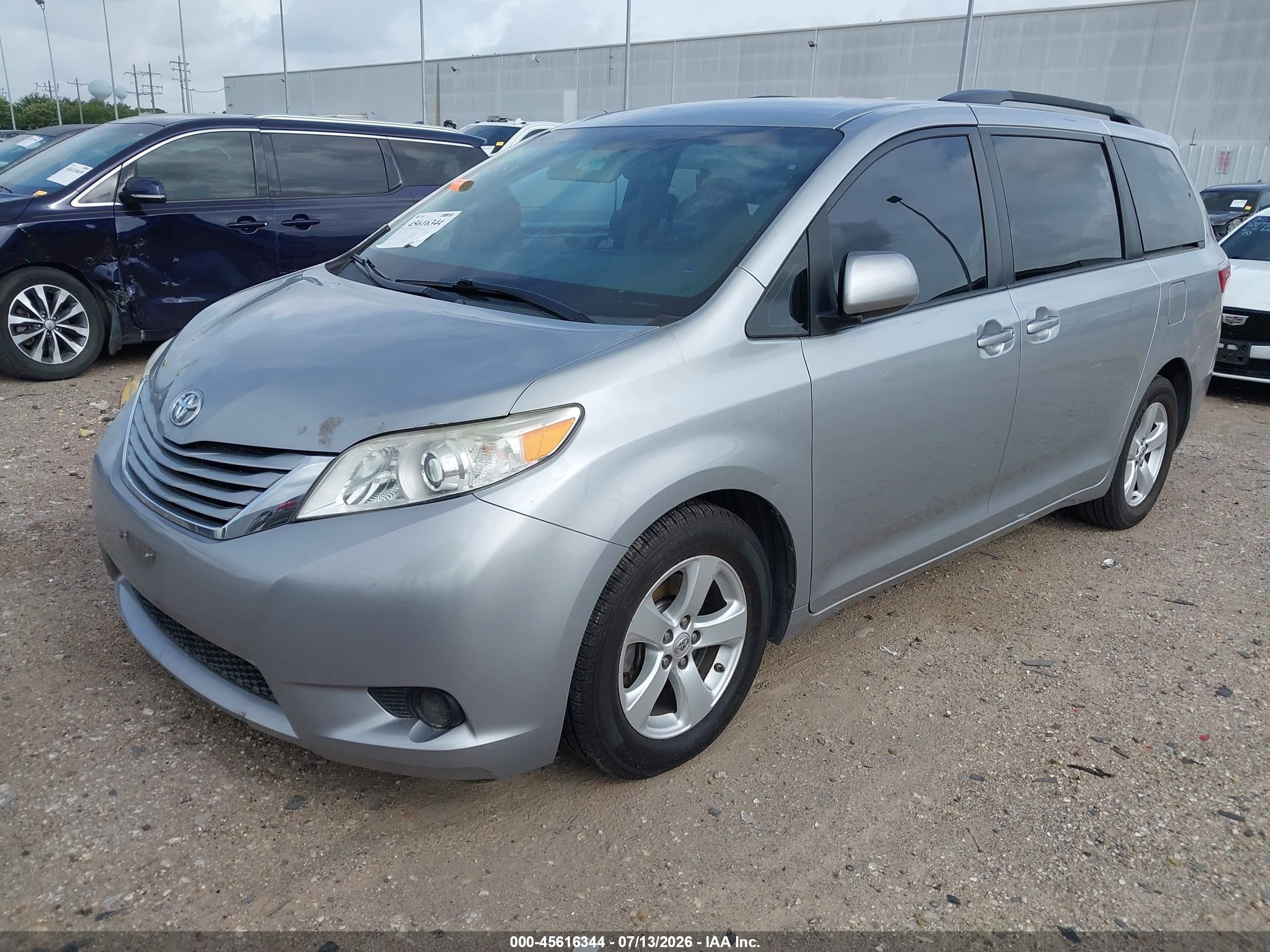 2016 Toyota Sienna Le 8 Passenger Gray vin: 5TDKK3DC7GS708553