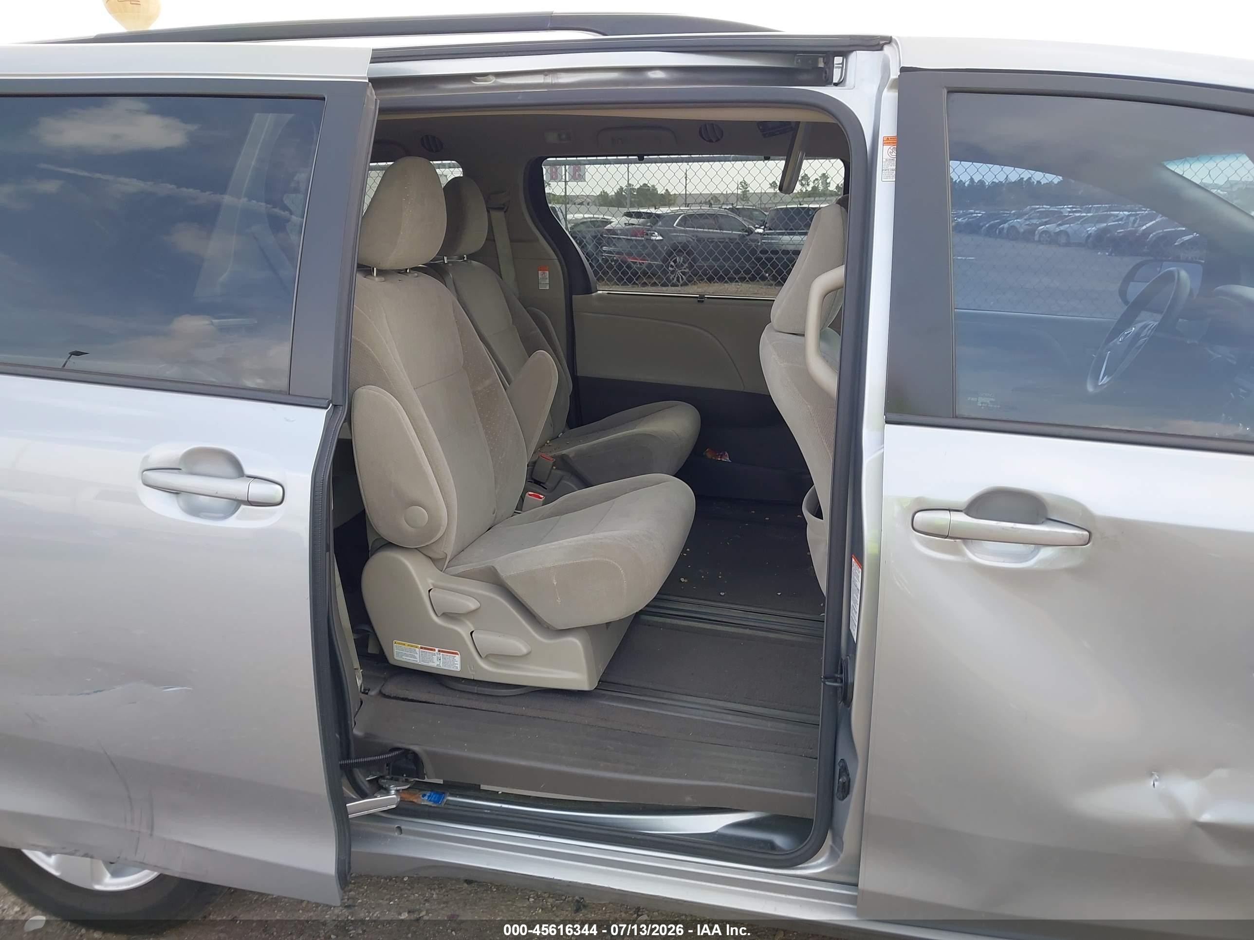 2016 Toyota Sienna Le 8 Passenger Gray vin: 5TDKK3DC7GS708553
