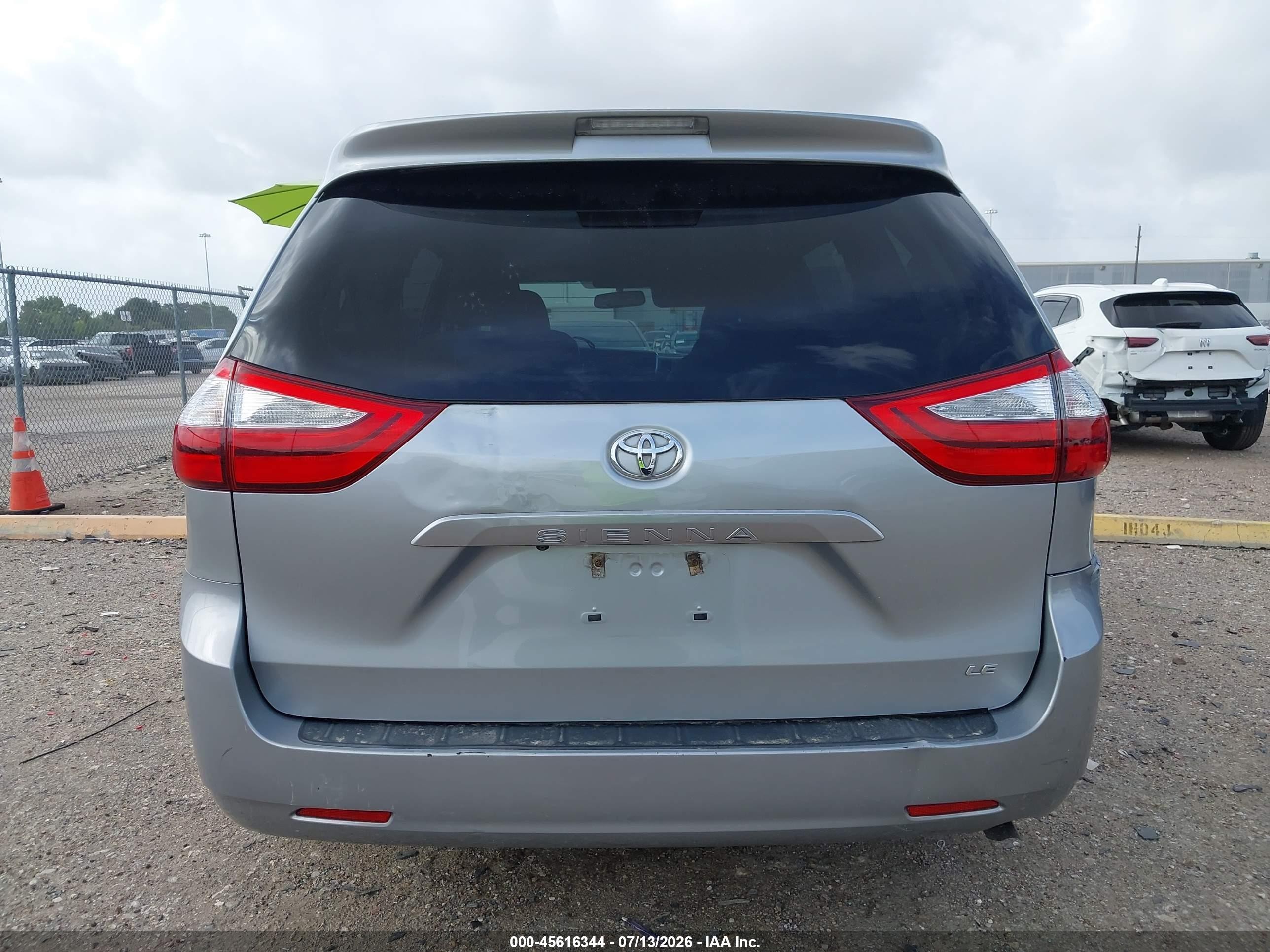 2016 Toyota Sienna Le 8 Passenger Gray vin: 5TDKK3DC7GS708553
