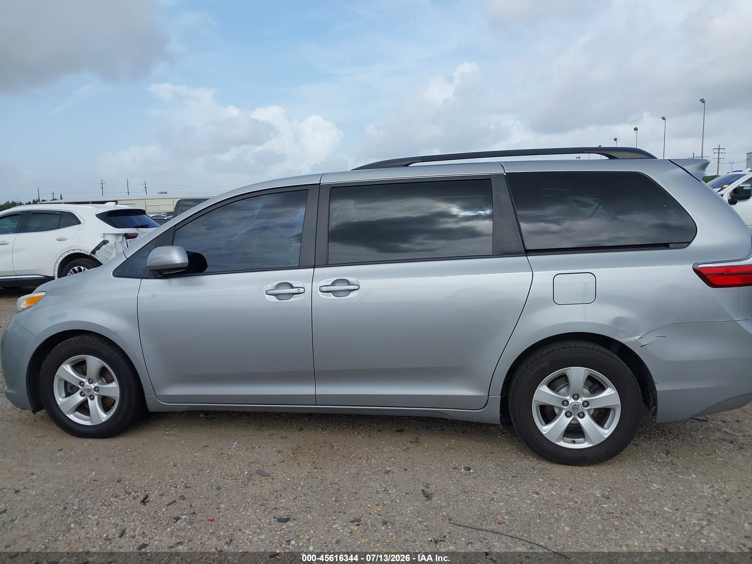 2016 Toyota Sienna Le 8 Passenger Gray vin: 5TDKK3DC7GS708553
