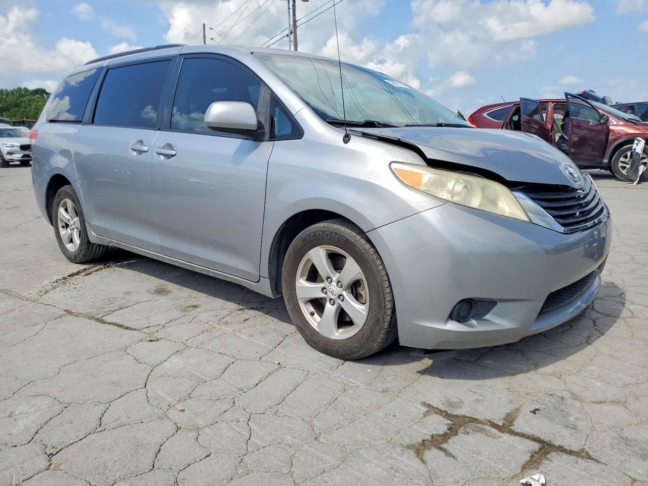 2011 Toyota Sienna Le Серебряный vin: 5TDKK3DC8BS002247