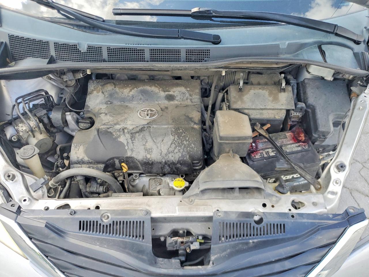 2011 Toyota Sienna Le Серебряный vin: 5TDKK3DC8BS002247