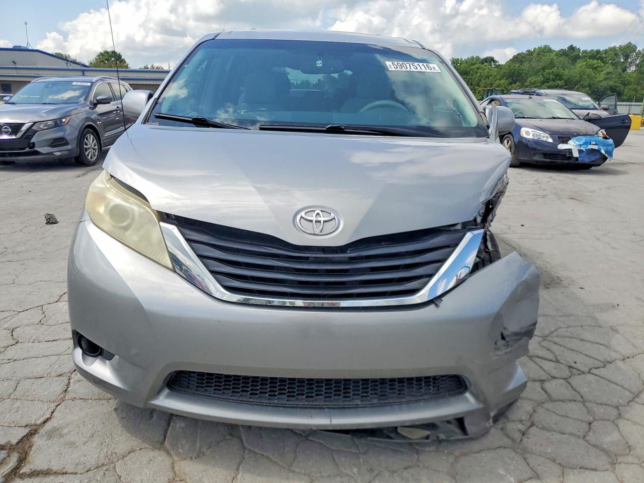 2011 Toyota Sienna Le Серебряный vin: 5TDKK3DC8BS002247