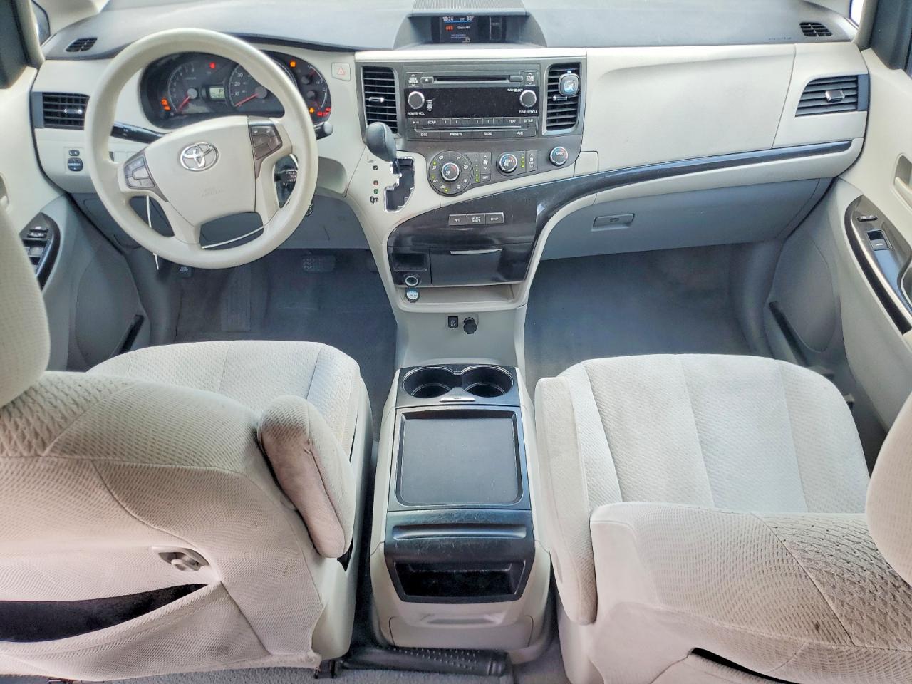 2011 Toyota Sienna Le Серебряный vin: 5TDKK3DC8BS002247