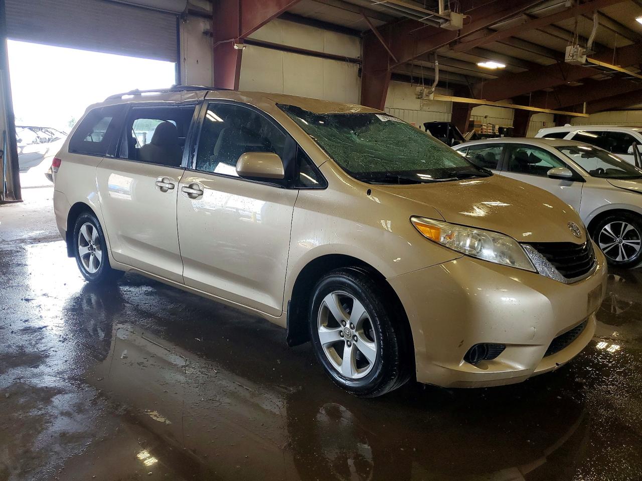 2011 Toyota Sienna Le Tan vin: 5TDKK3DC8BS003768