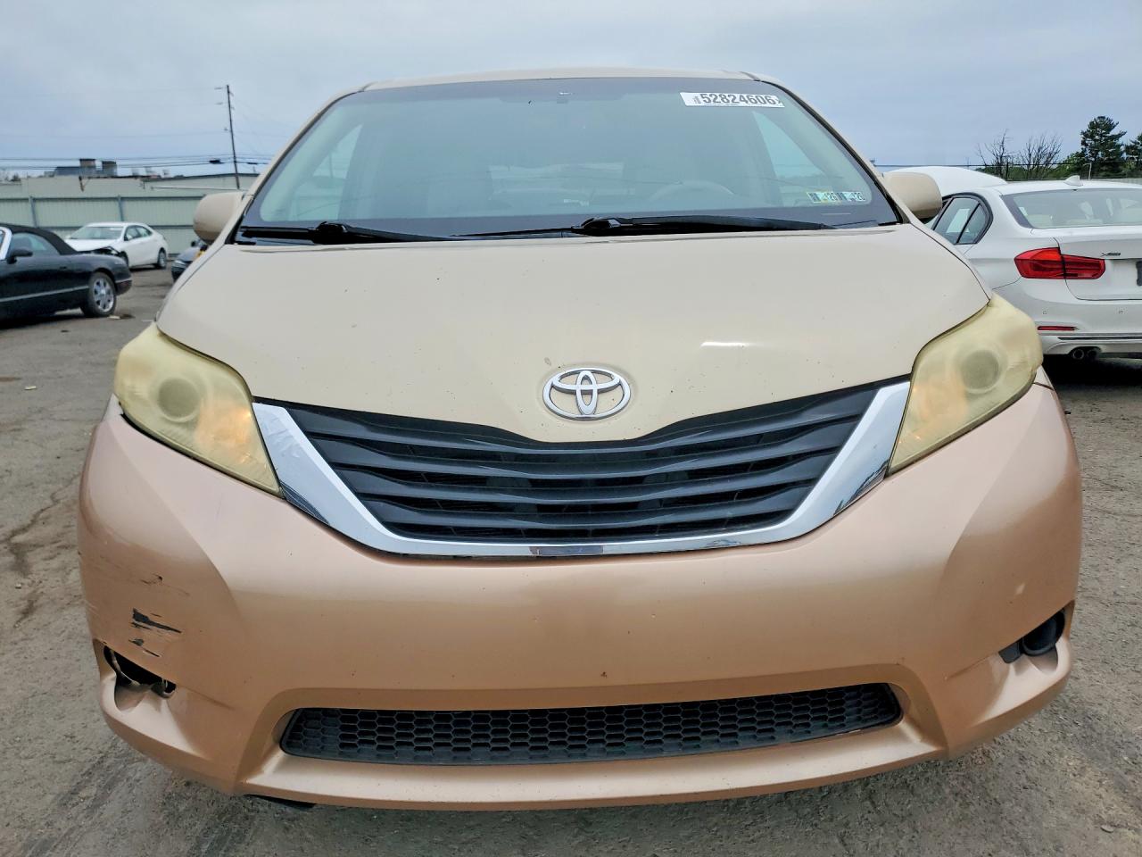 2011 Toyota Sienna Le Золотой vin: 5TDKK3DC8BS011160
