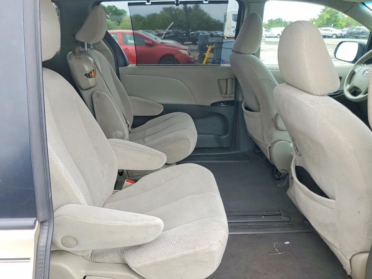 2011 Toyota Sienna Le Золотой vin: 5TDKK3DC8BS011160