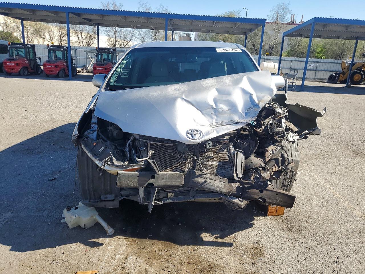 2011 Toyota Sienna Le Silver vin: 5TDKK3DC8BS011904