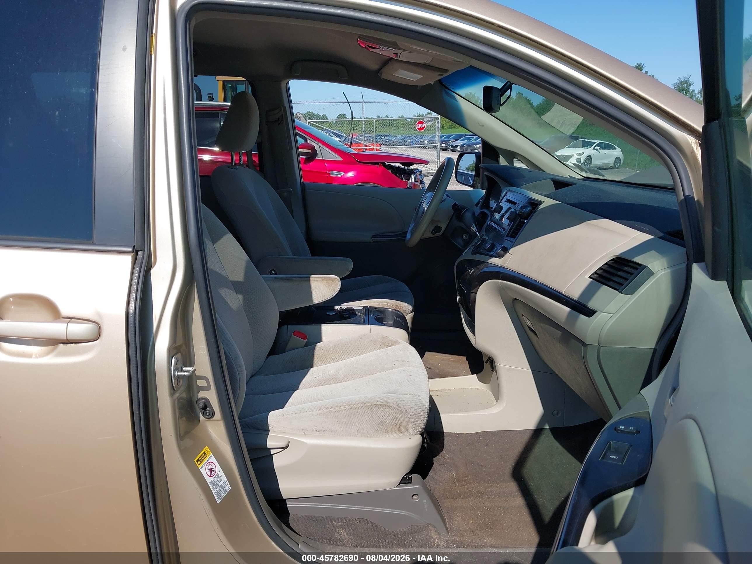 2011 Toyota Sienna Le V6 Tan vin: 5TDKK3DC8BS014382