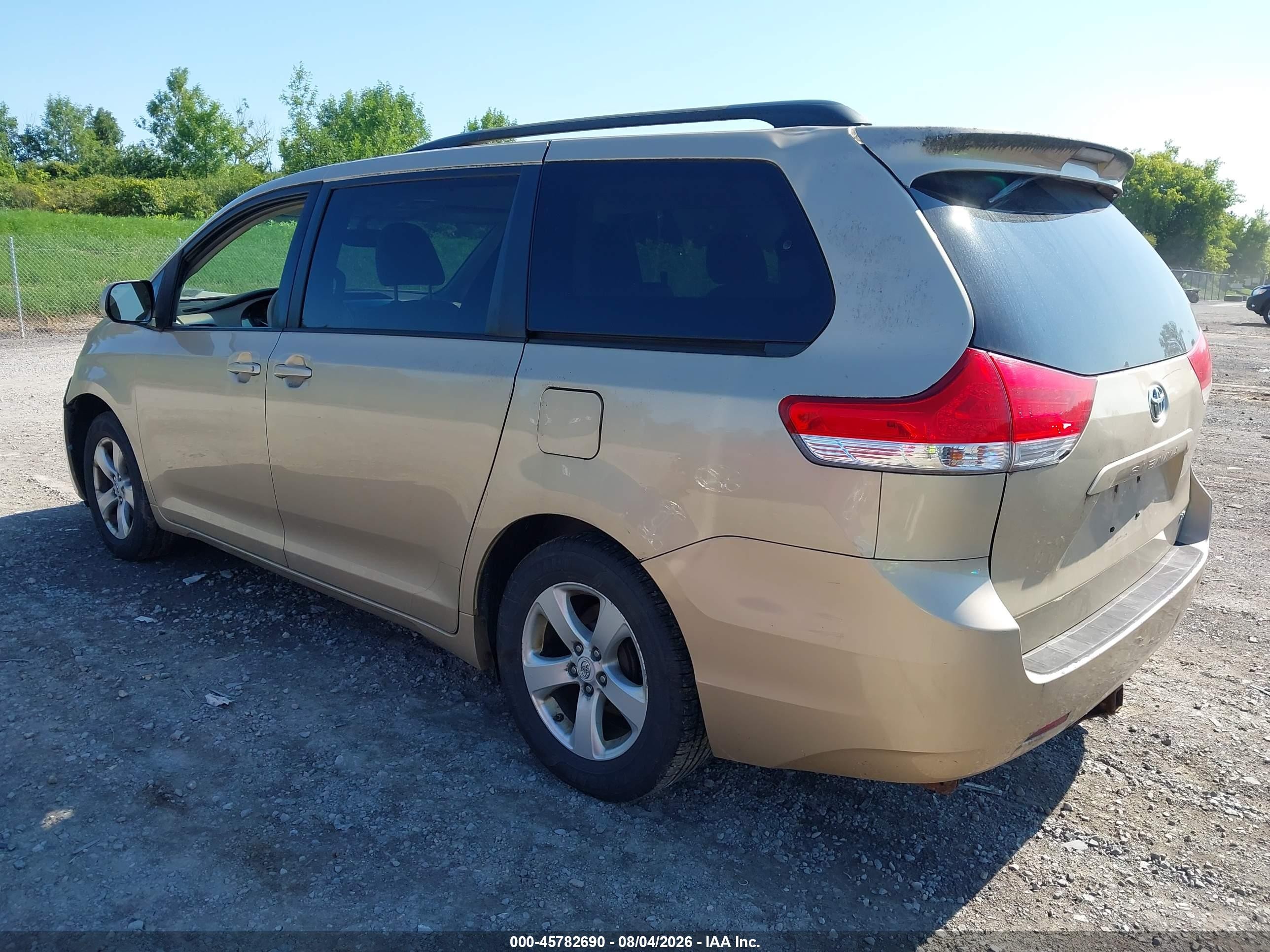 2011 Toyota Sienna Le V6 Tan vin: 5TDKK3DC8BS014382