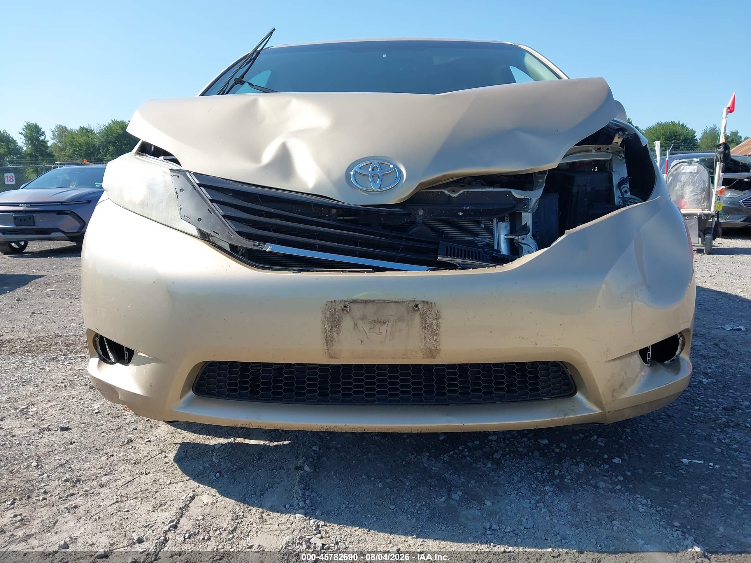 2011 Toyota Sienna Le V6 Tan vin: 5TDKK3DC8BS014382