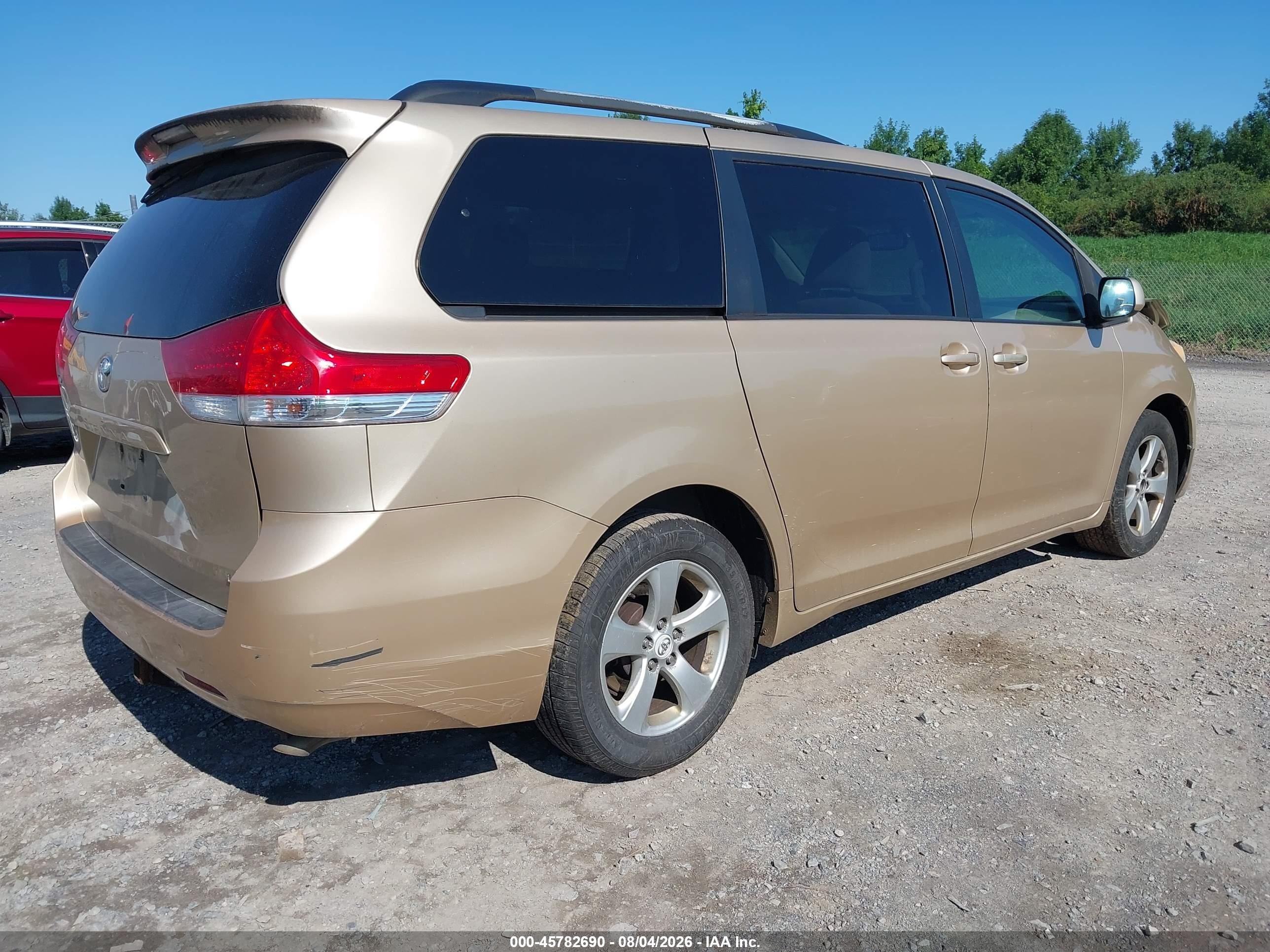 2011 Toyota Sienna Le V6 Tan vin: 5TDKK3DC8BS014382