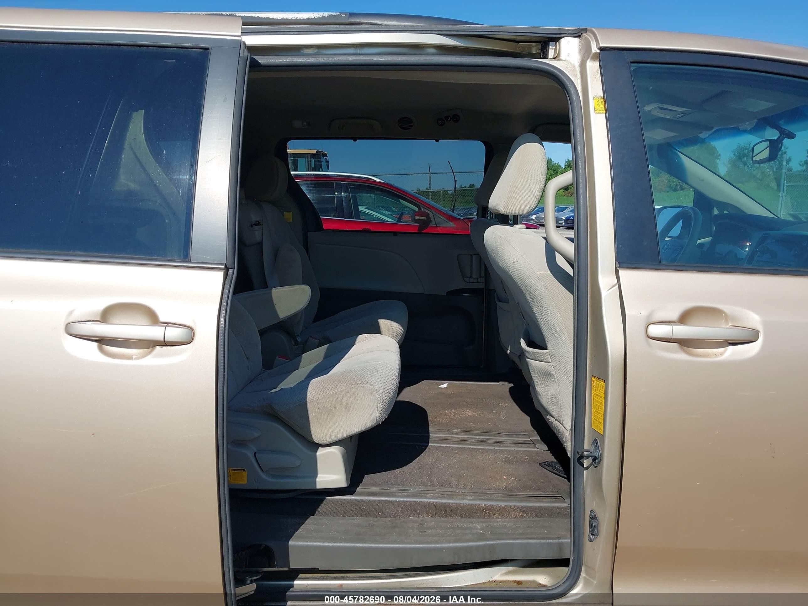 2011 Toyota Sienna Le V6 Tan vin: 5TDKK3DC8BS014382