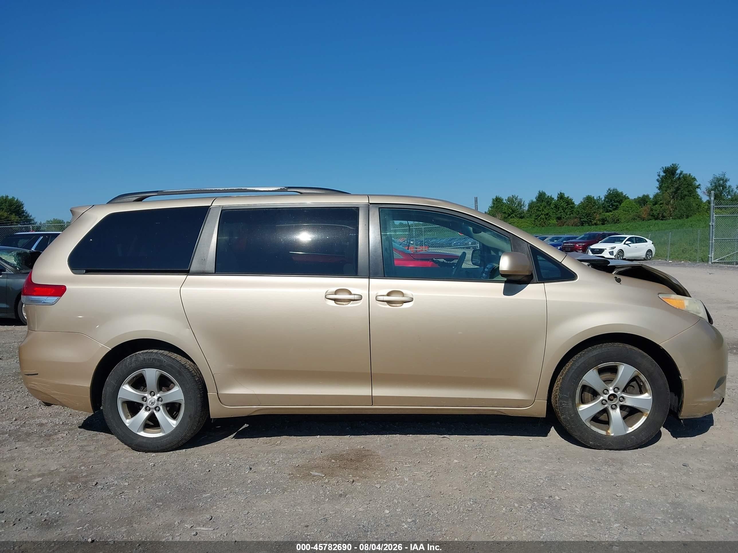 2011 Toyota Sienna Le V6 Tan vin: 5TDKK3DC8BS014382