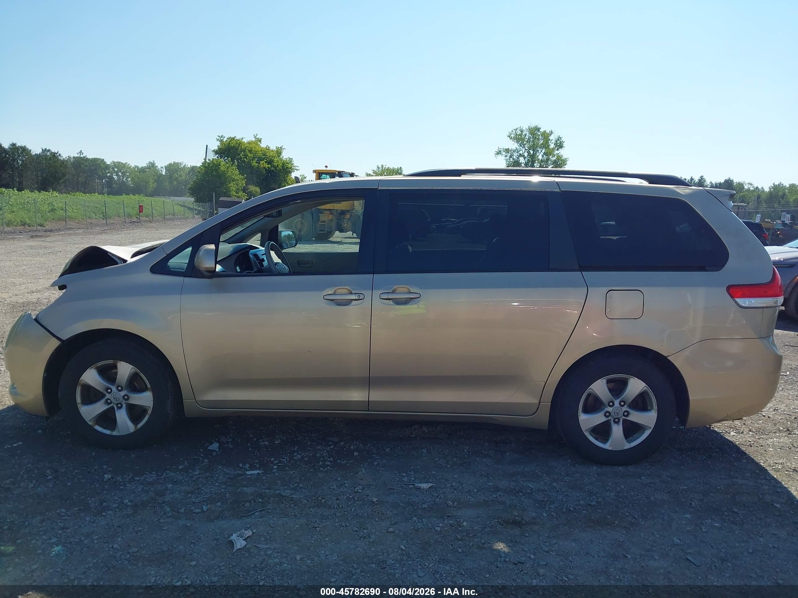 2011 Toyota Sienna Le V6 Tan vin: 5TDKK3DC8BS014382