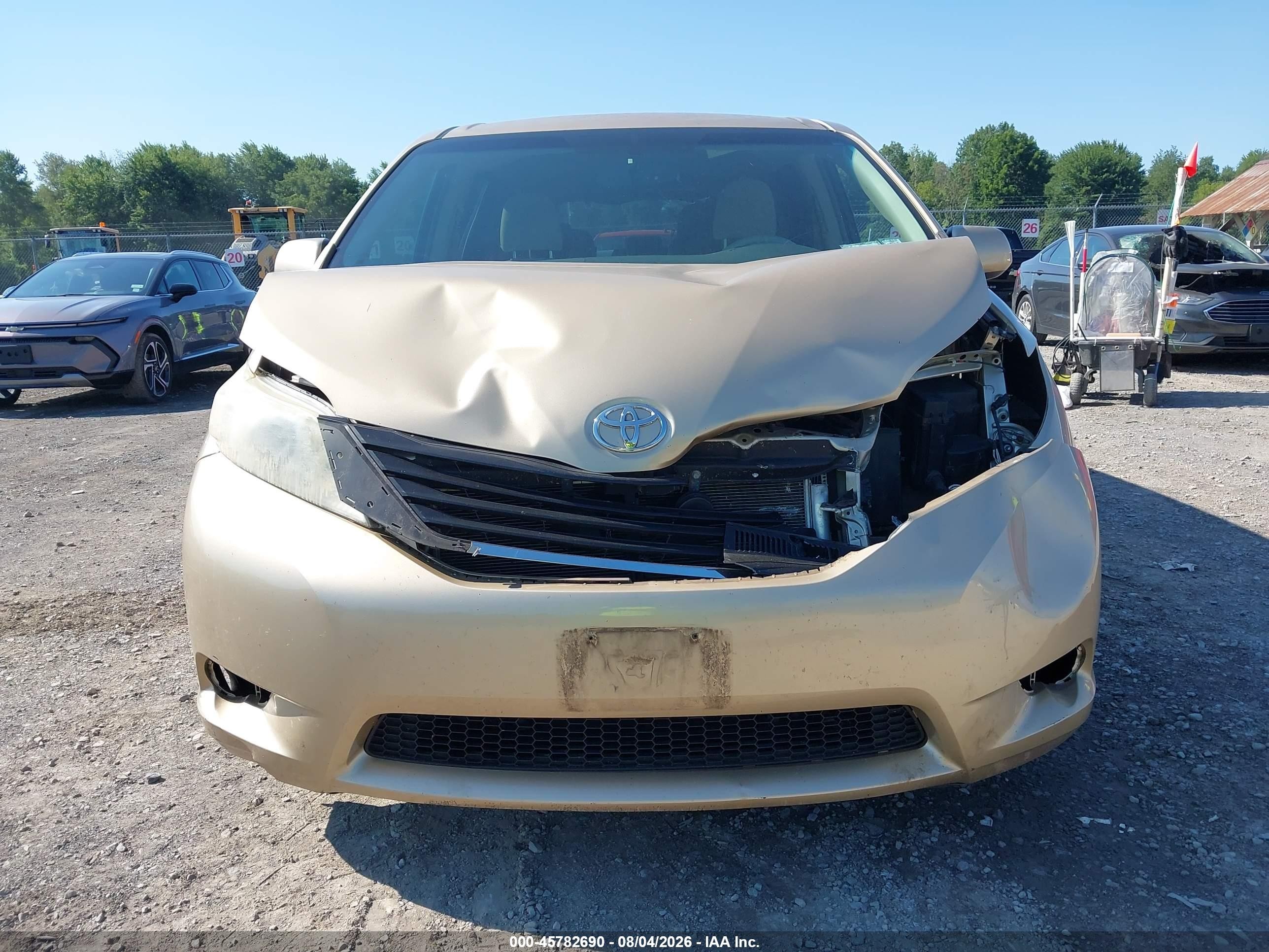 2011 Toyota Sienna Le V6 Tan vin: 5TDKK3DC8BS014382
