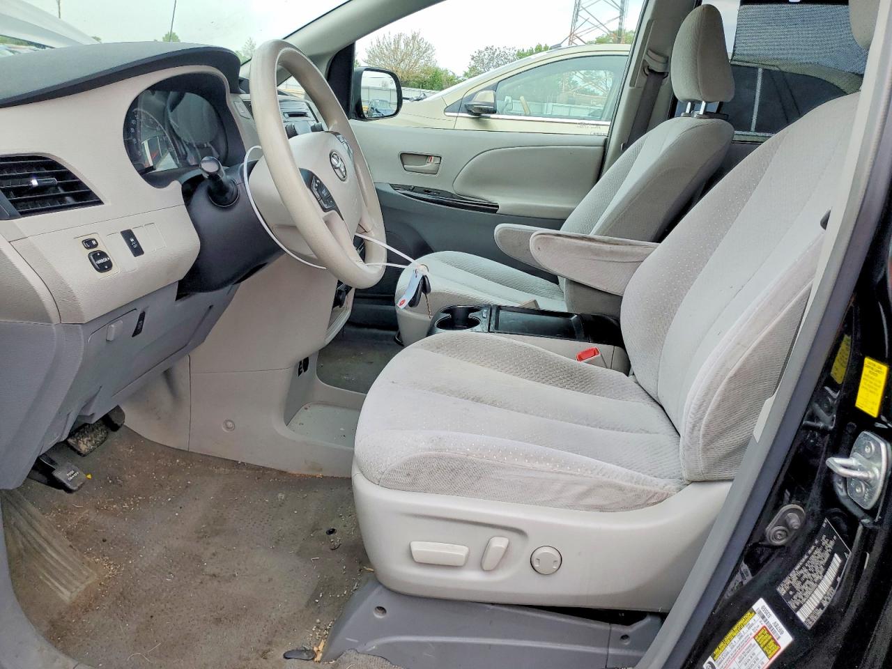 2011 Toyota Sienna Le Black vin: 5TDKK3DC8BS022093