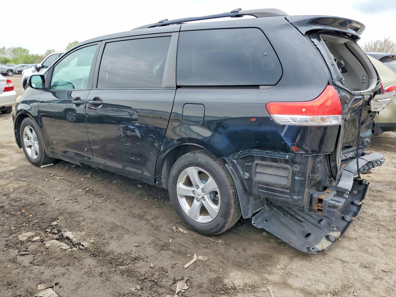2011 Toyota Sienna Le Black vin: 5TDKK3DC8BS022093