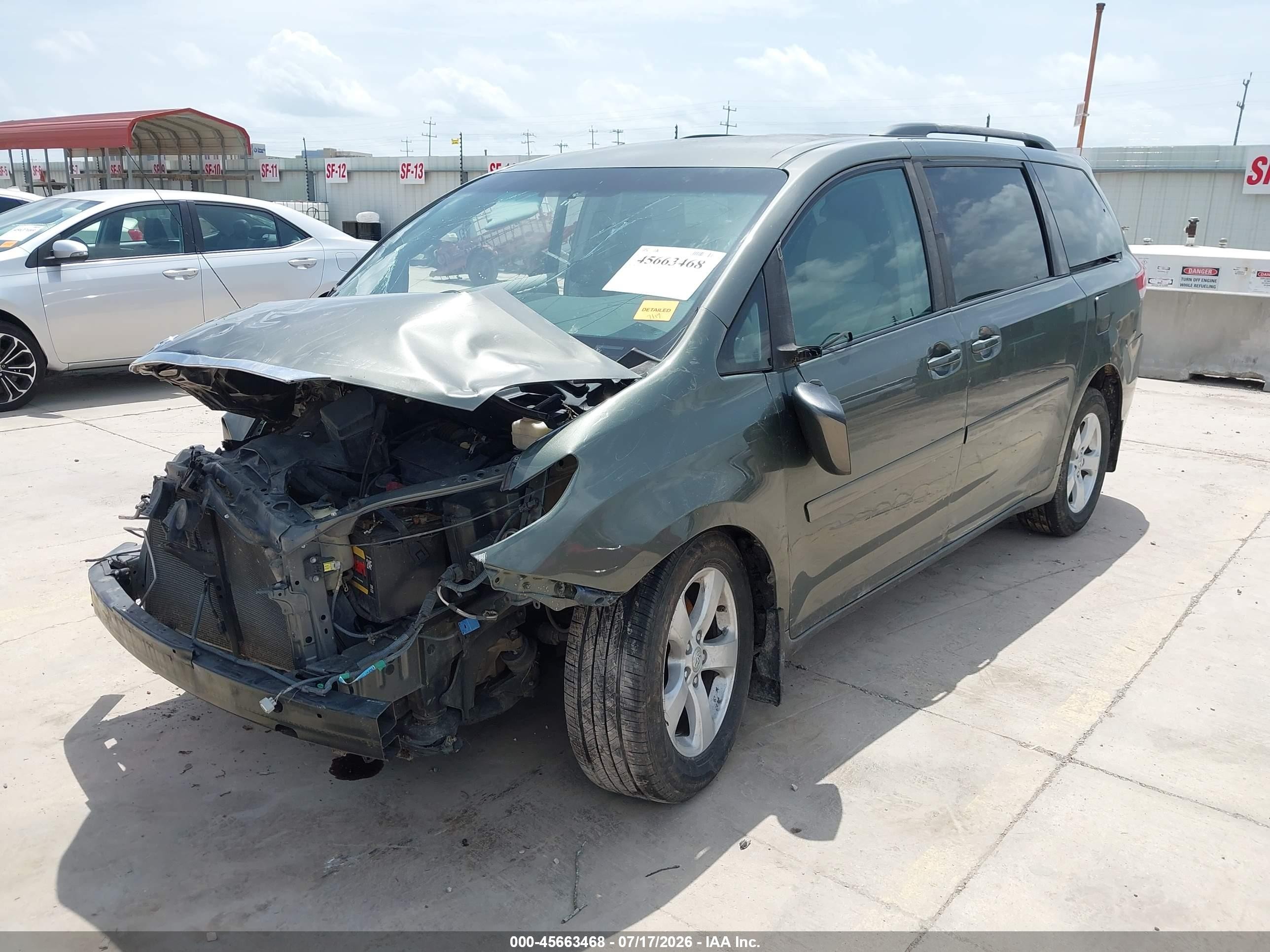 2011 Toyota Sienna Le V6 Green vin: 5TDKK3DC8BS031280
