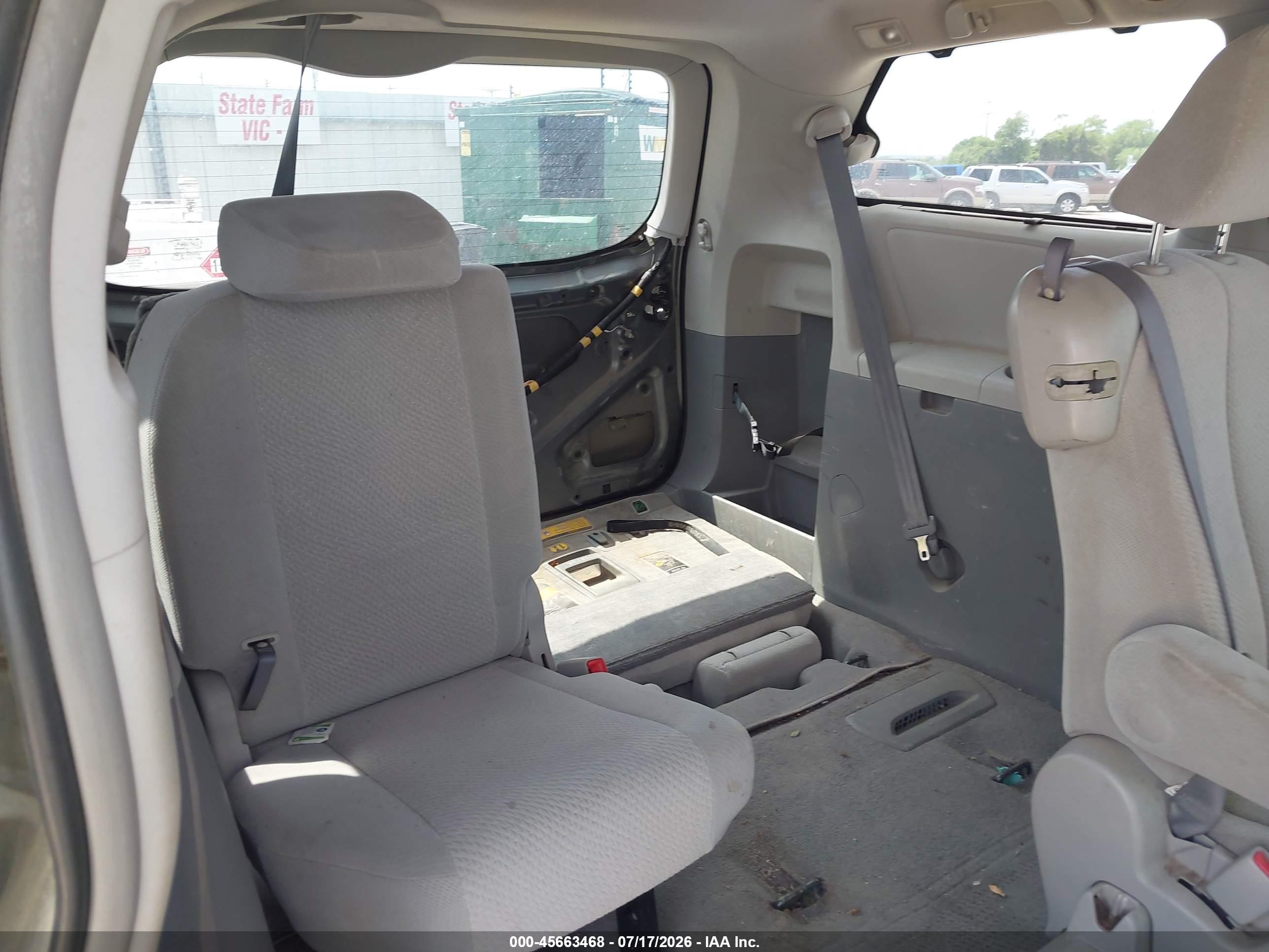2011 Toyota Sienna Le V6 Green vin: 5TDKK3DC8BS031280