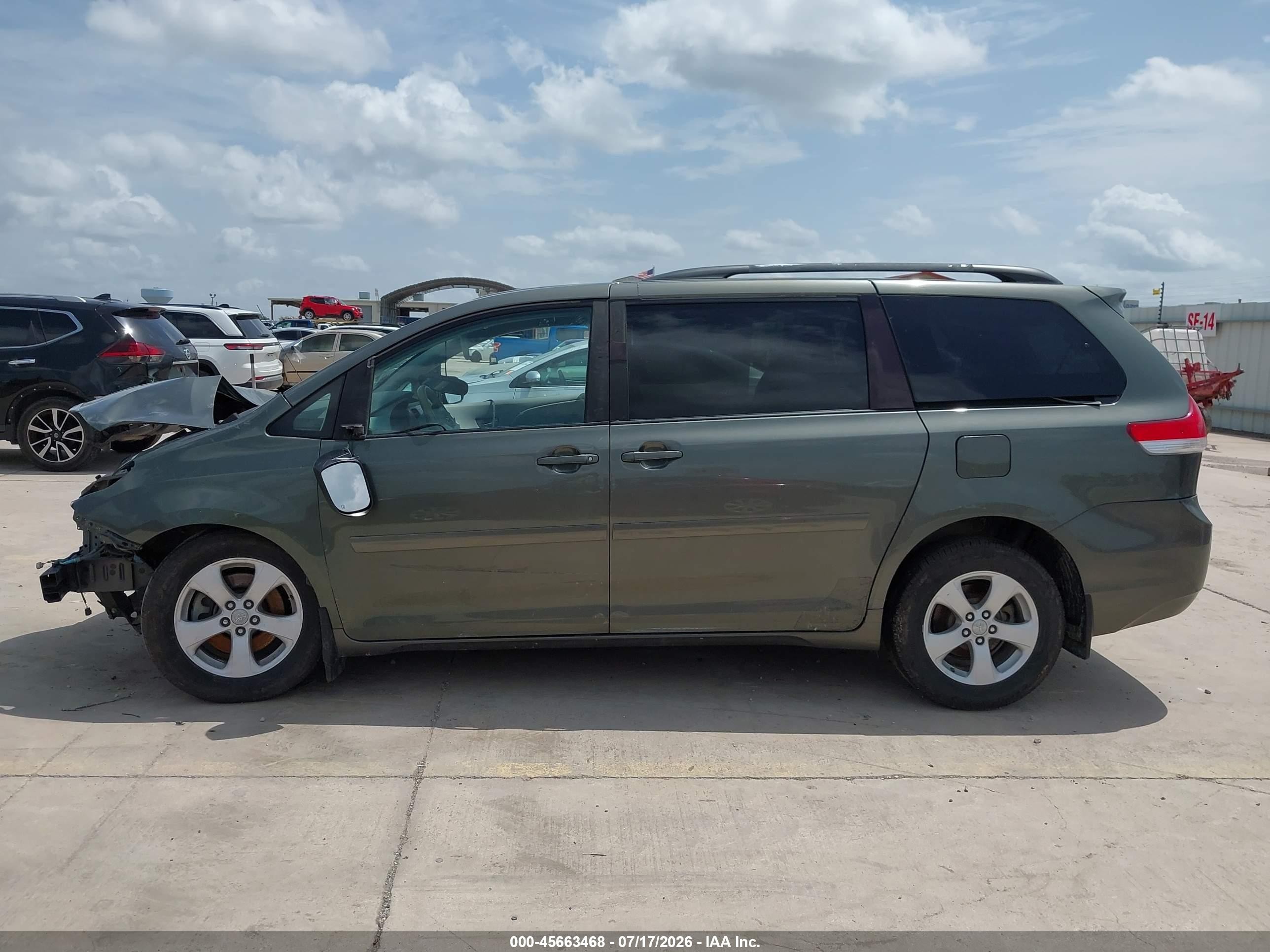 2011 Toyota Sienna Le V6 Green vin: 5TDKK3DC8BS031280