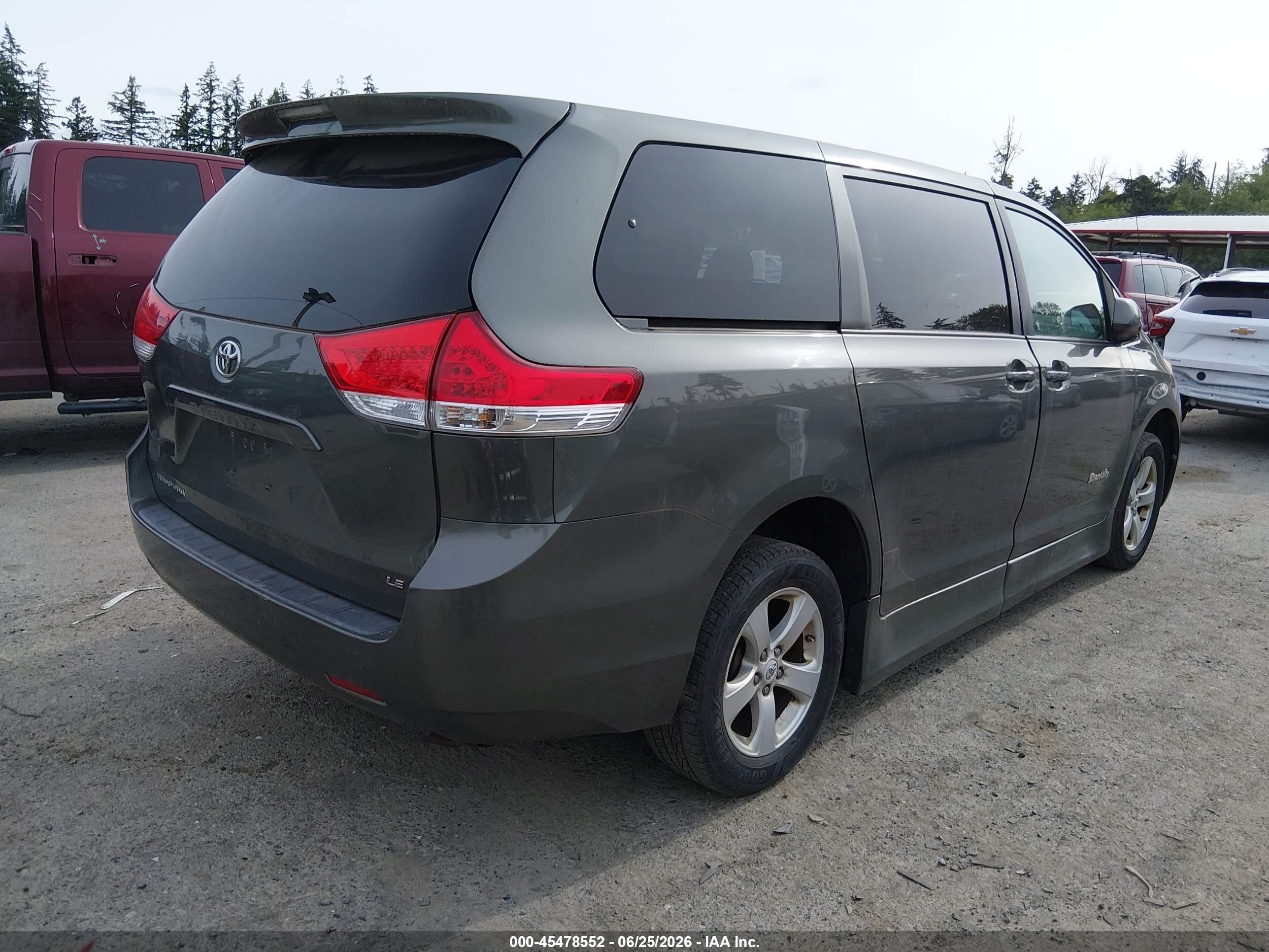 2011 Toyota Sienna   Gray vin: 5TDKK3DC8BS037614