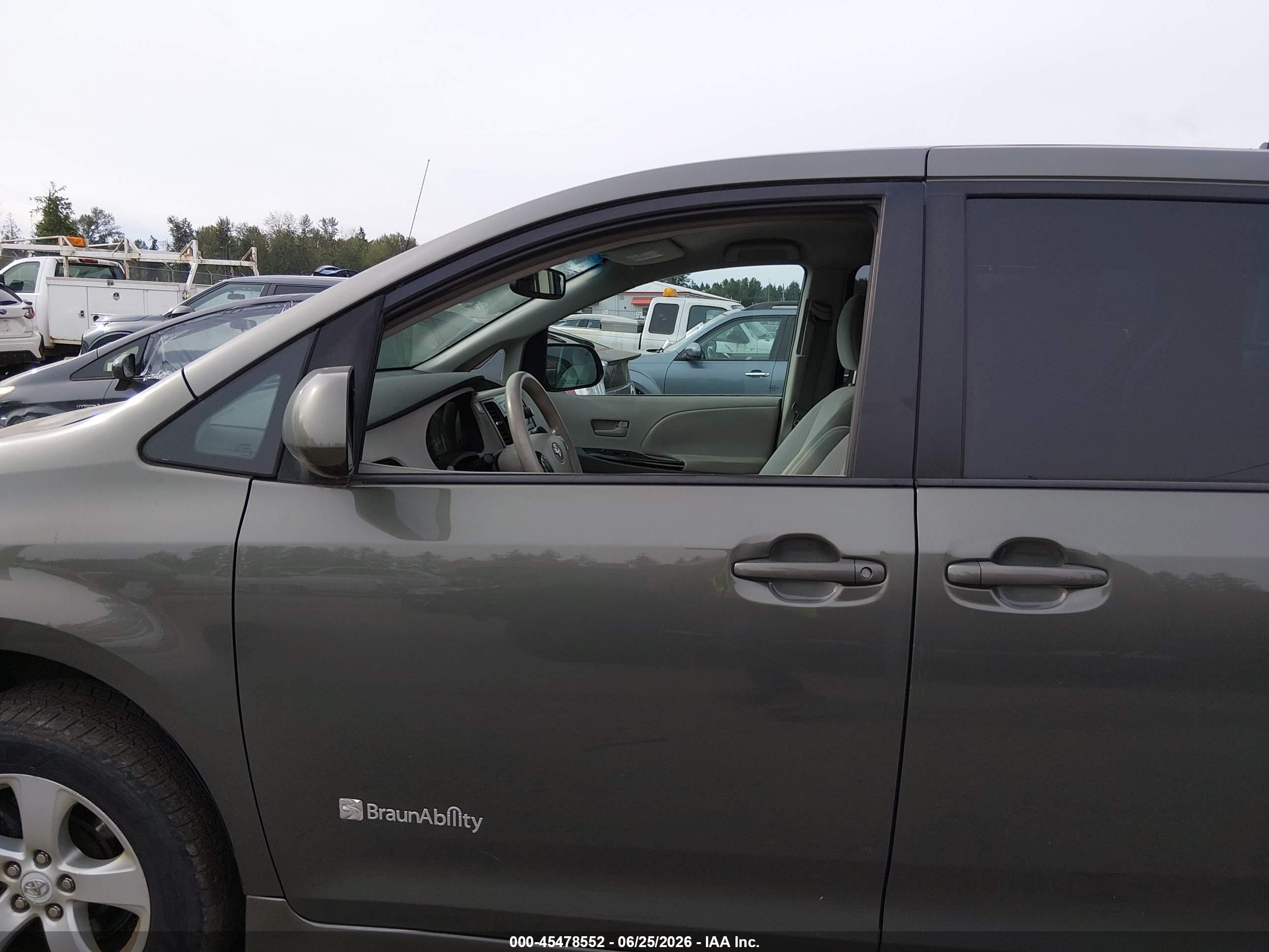 2011 Toyota Sienna   Gray vin: 5TDKK3DC8BS037614
