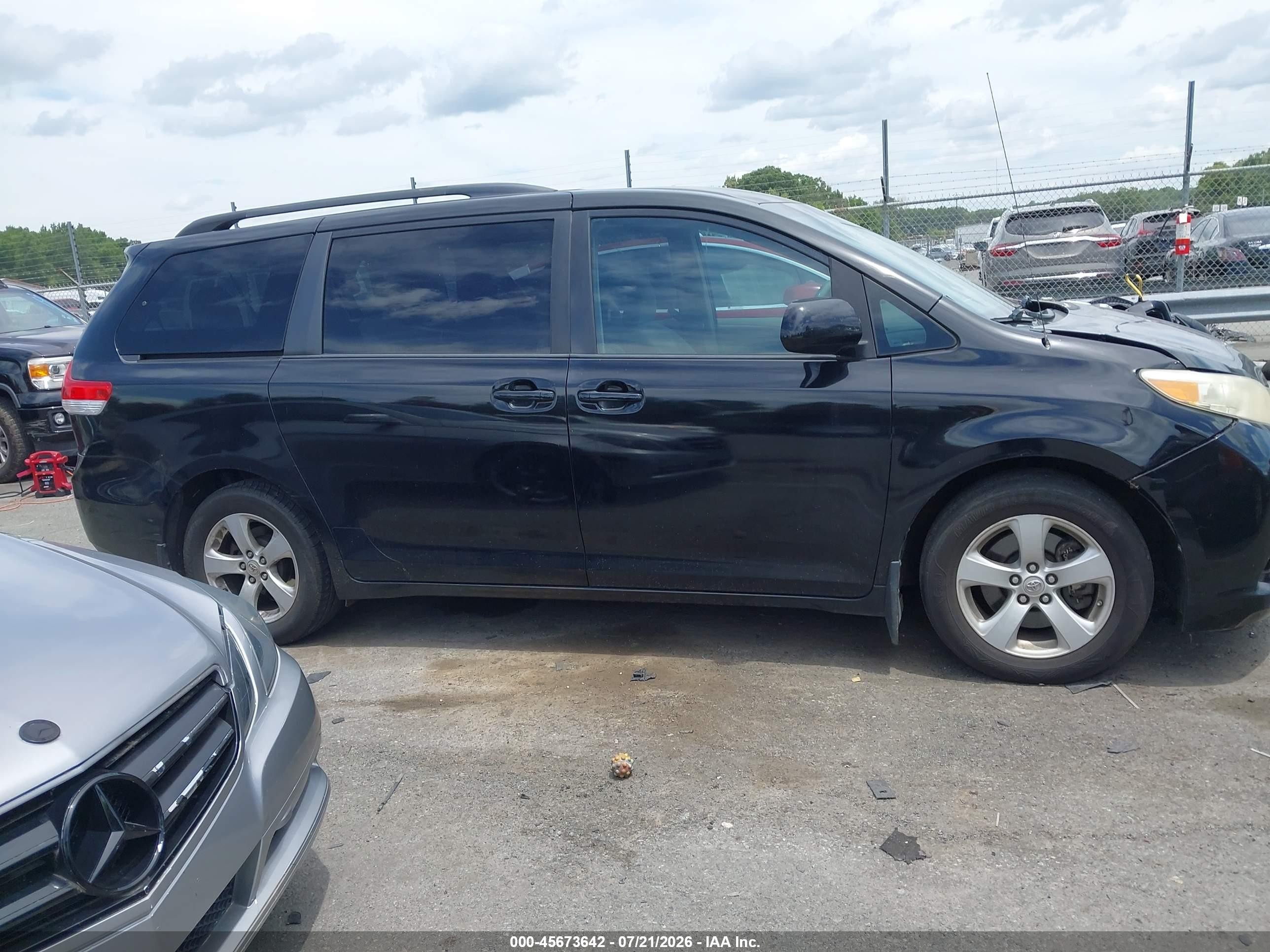 2011 Toyota Sienna Le V6 Black vin: 5TDKK3DC8BS040917