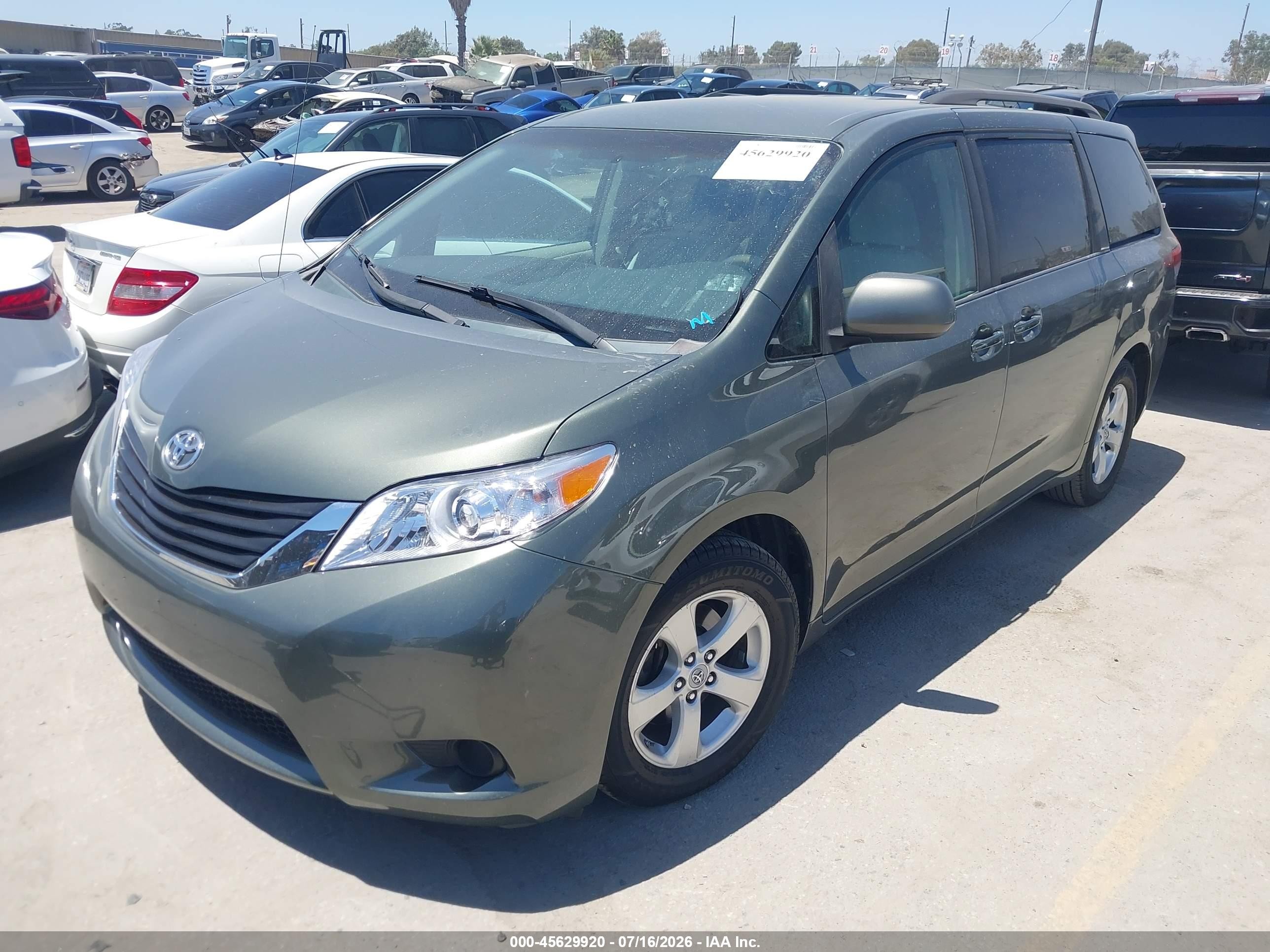 2011 Toyota Sienna Le V6 Серый vin: 5TDKK3DC8BS043252