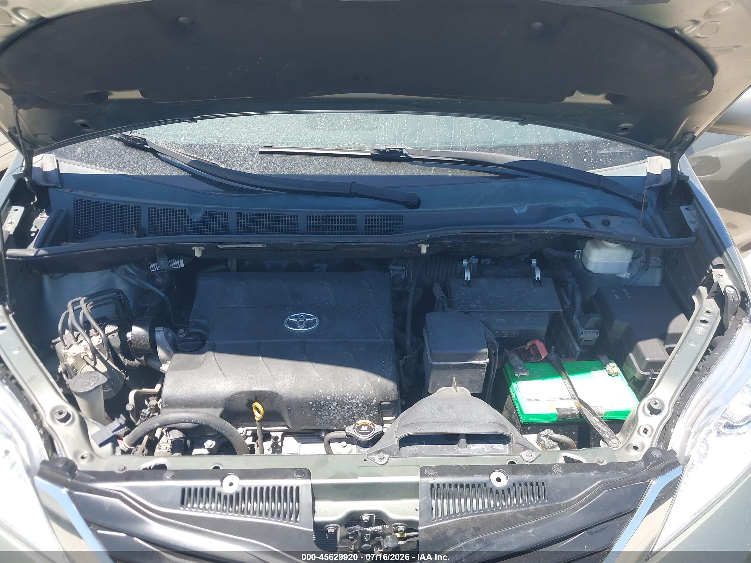 2011 Toyota Sienna Le V6 Серый vin: 5TDKK3DC8BS043252