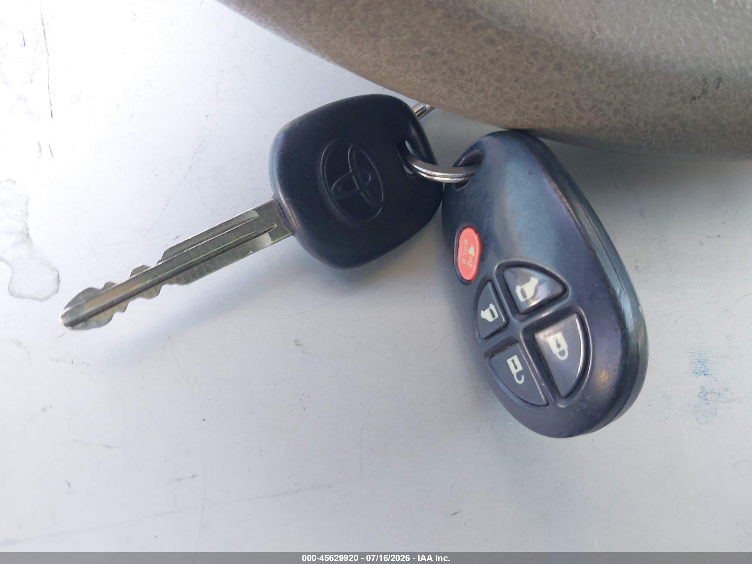 2011 Toyota Sienna Le V6 Серый vin: 5TDKK3DC8BS043252