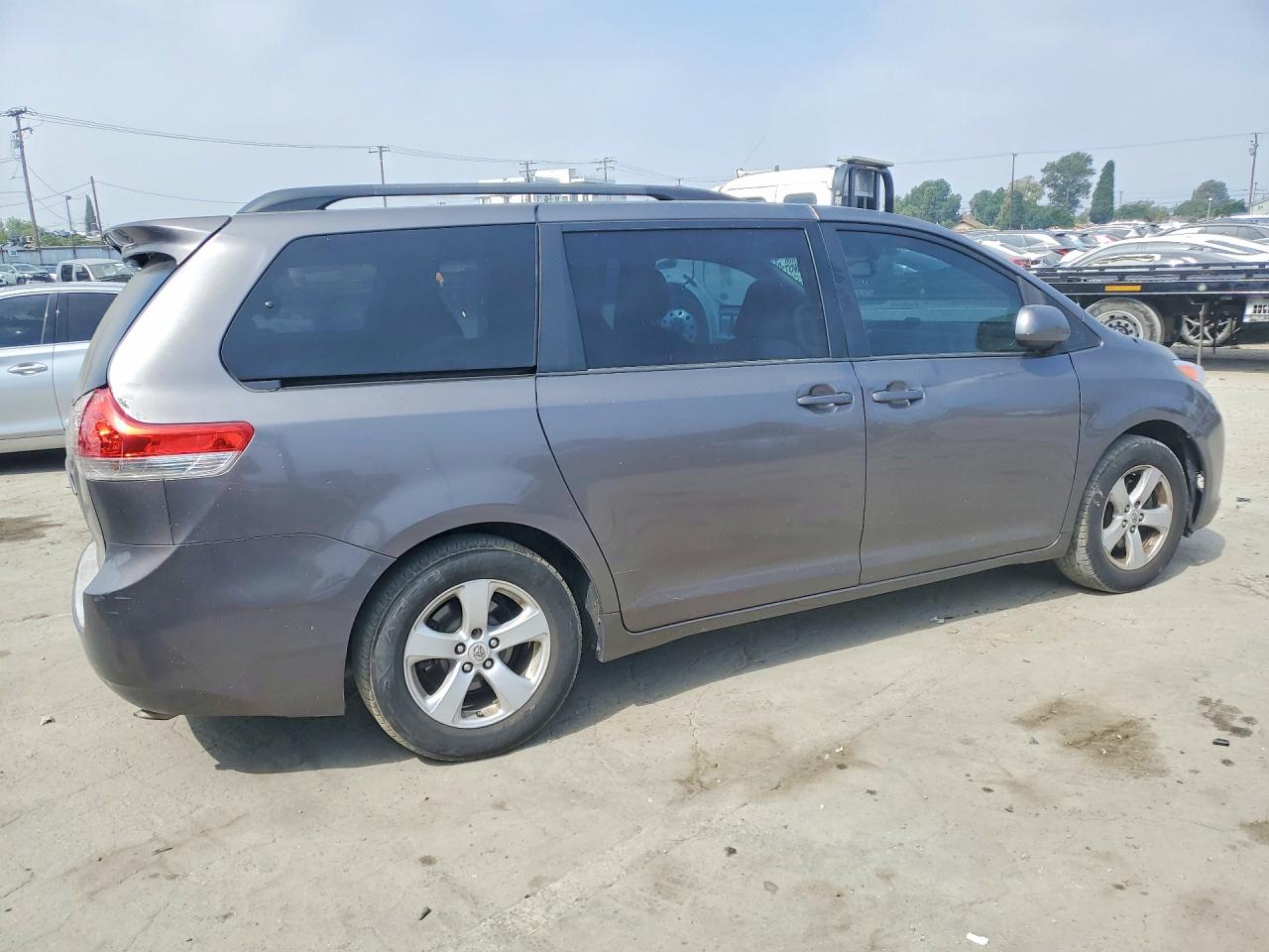 2011 Toyota Sienna Le Gray vin: 5TDKK3DC8BS046488
