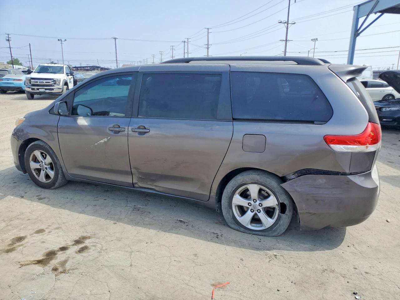 2011 Toyota Sienna Le Gray vin: 5TDKK3DC8BS046488