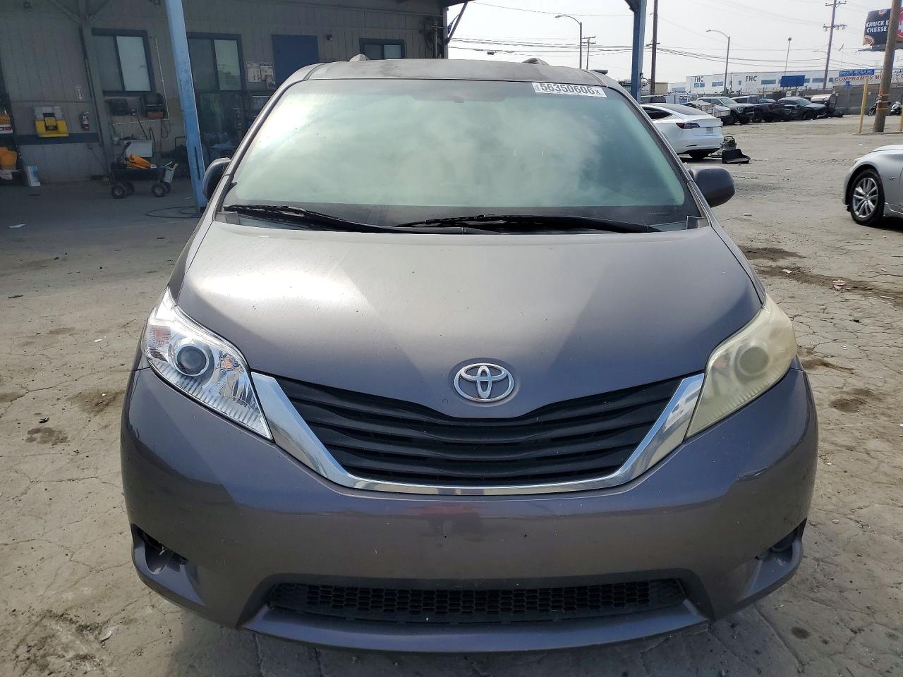 2011 Toyota Sienna Le Gray vin: 5TDKK3DC8BS046488