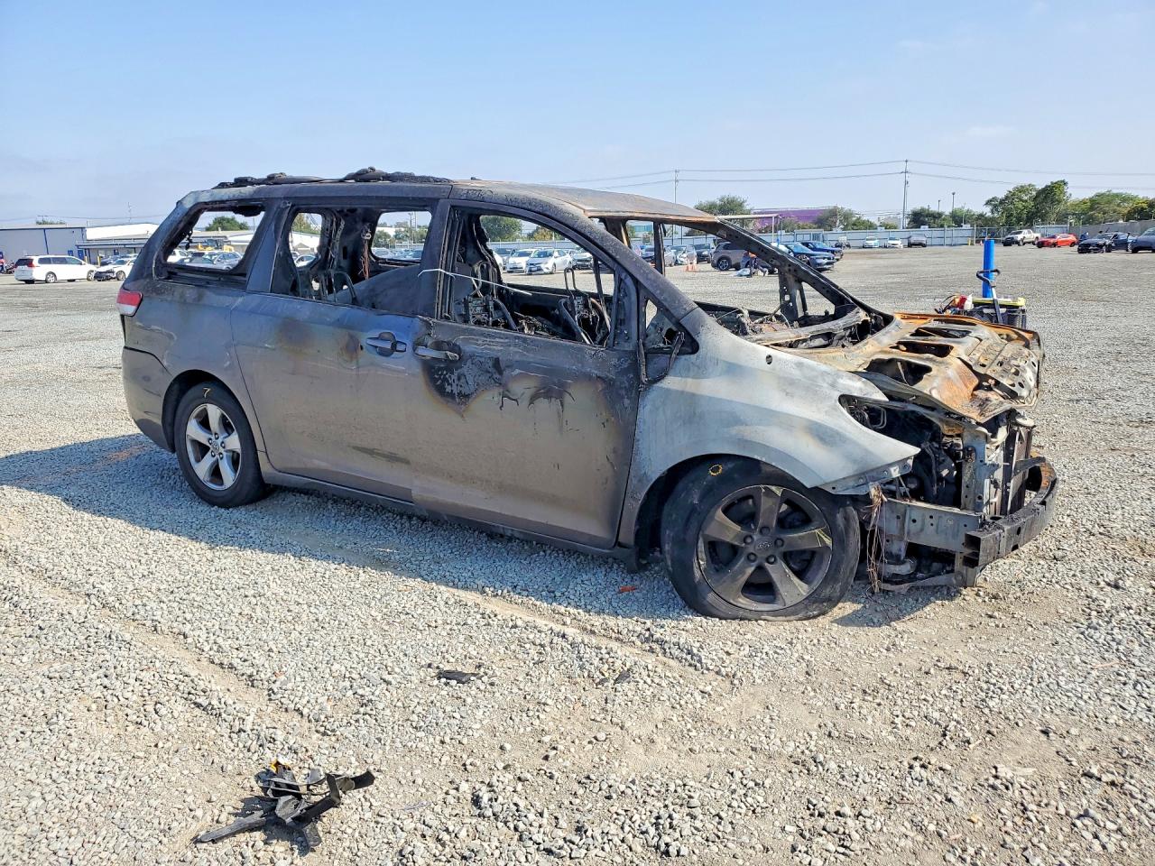 2011 Toyota Sienna Le Burn vin: 5TDKK3DC8BS048418