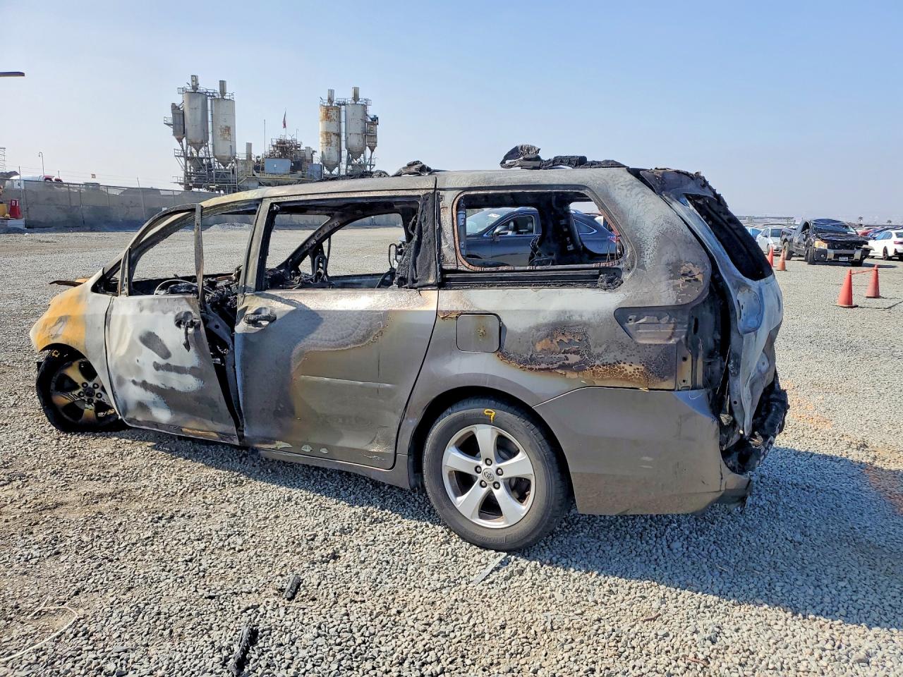 2011 Toyota Sienna Le Burn vin: 5TDKK3DC8BS048418