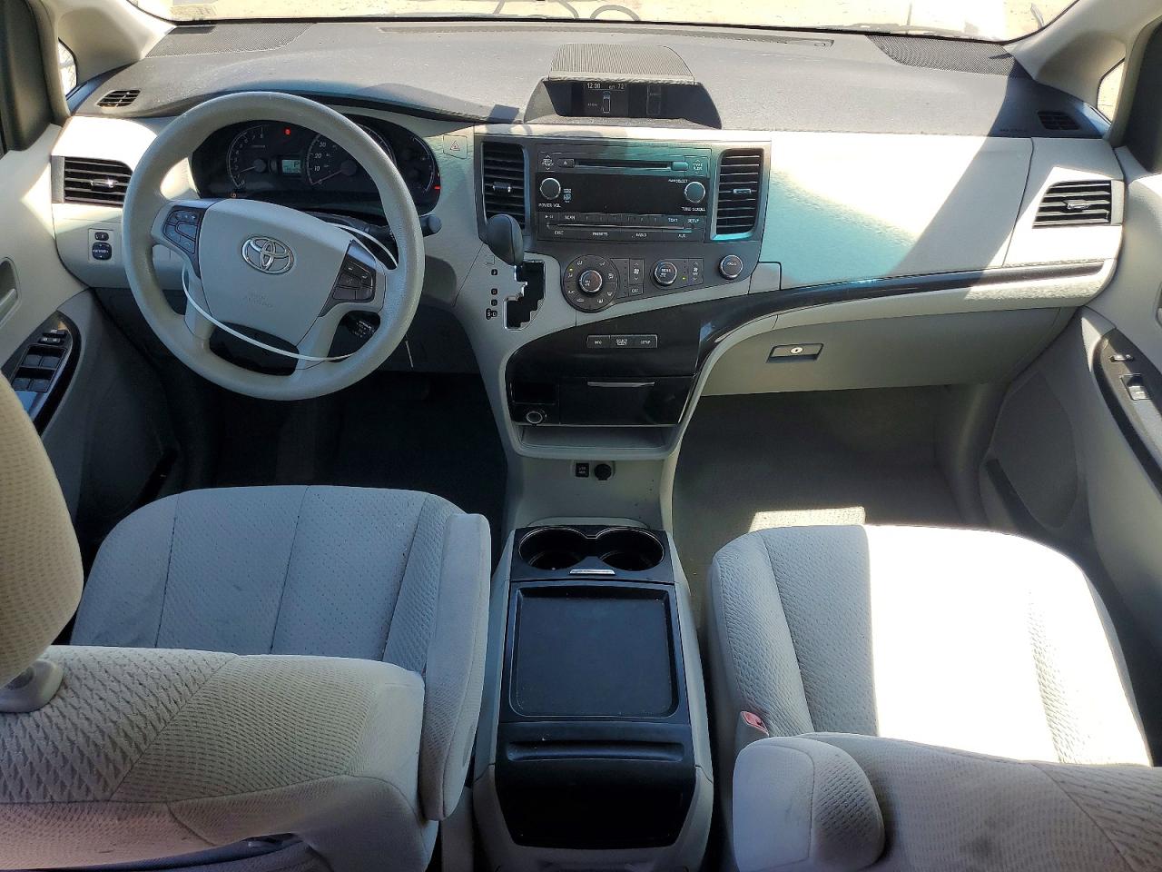 2011 Toyota Sienna Le Серый vin: 5TDKK3DC8BS048676