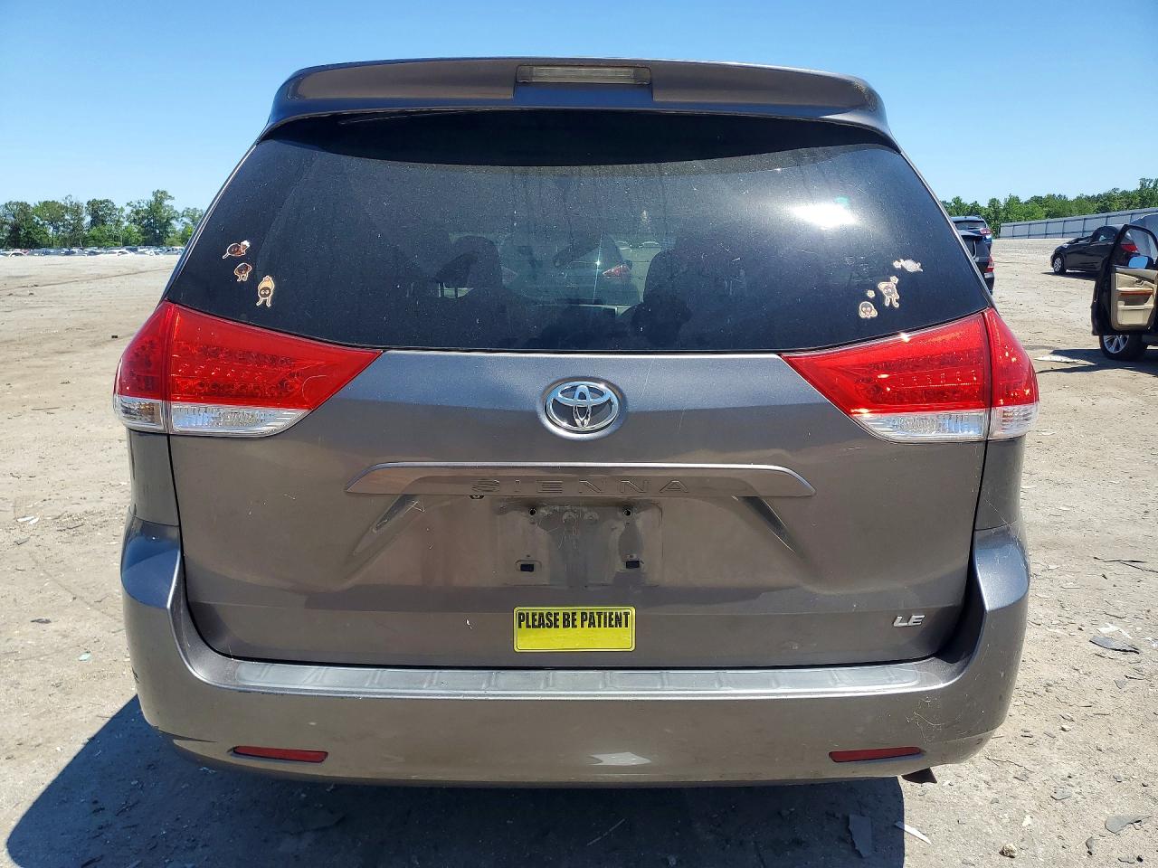 2011 Toyota Sienna Le Серый vin: 5TDKK3DC8BS048676