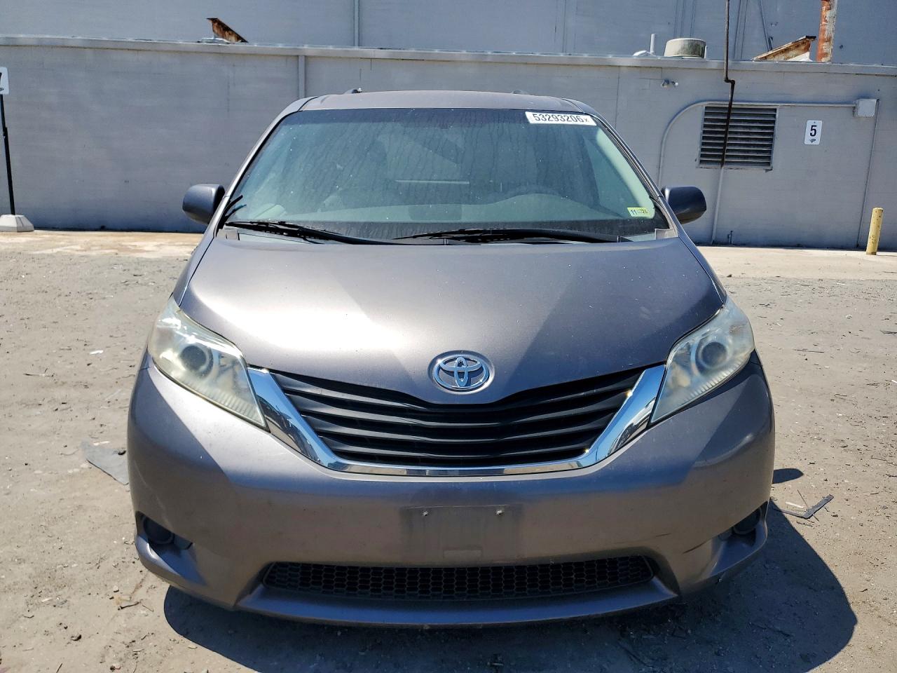 2011 Toyota Sienna Le Серый vin: 5TDKK3DC8BS048676