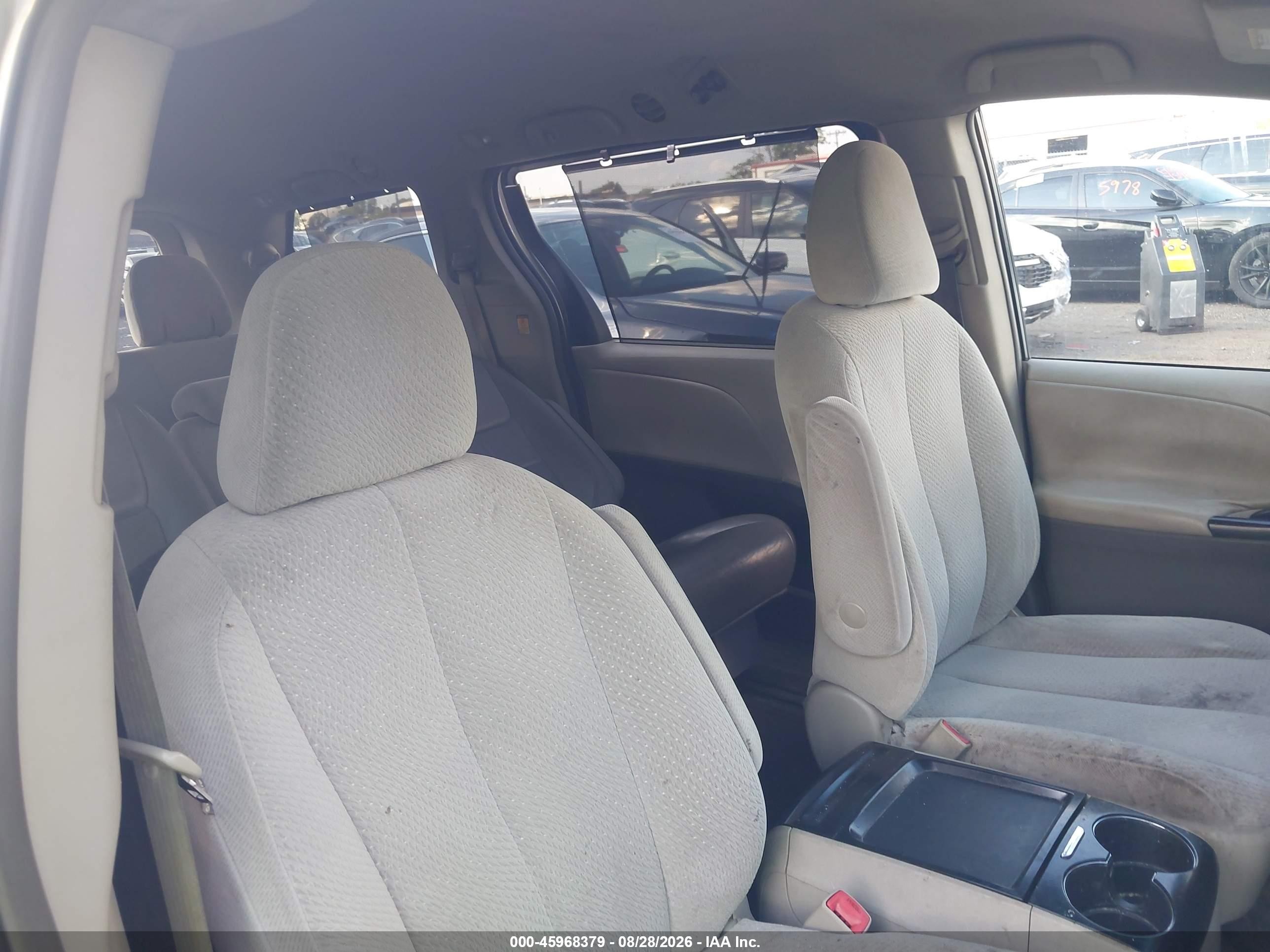 2011 Toyota Sienna Le V6 Green vin: 5TDKK3DC8BS060956